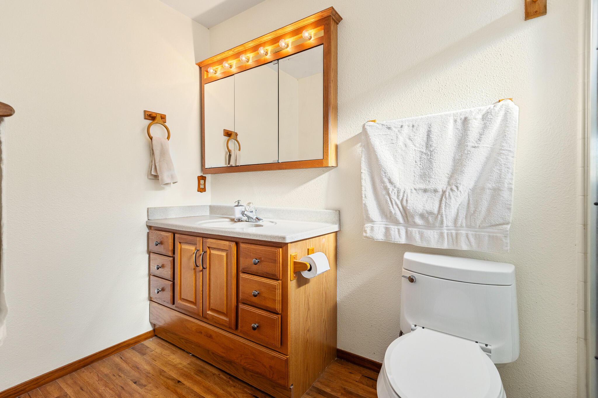 1660 W Gerry Ct, Porterville, CA 93257