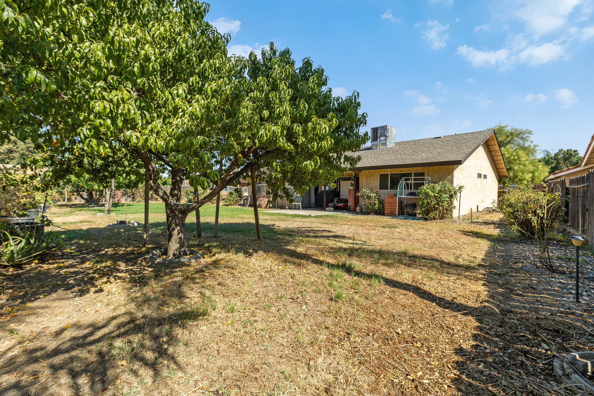 1660 W Gerry Ct, Porterville, CA 93257
