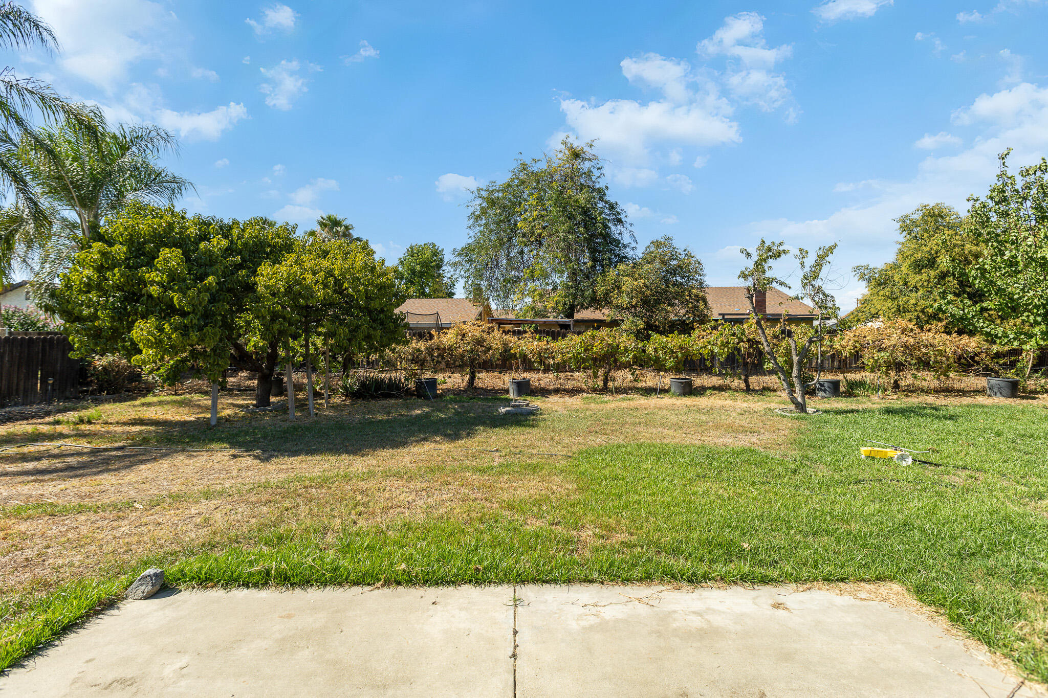1660 W Gerry Ct, Porterville, CA 93257