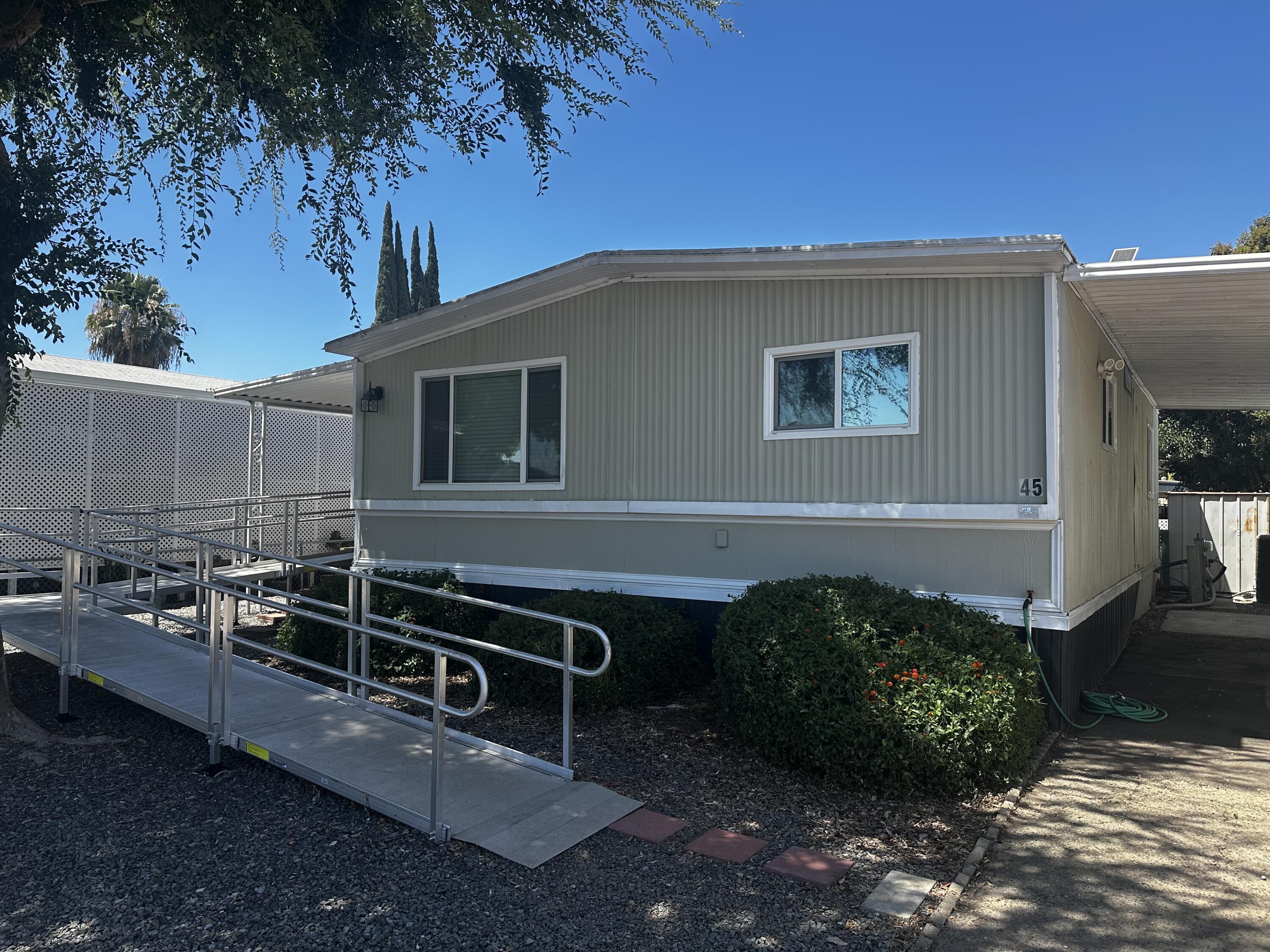 415 N Akers St #45, Visalia, CA 93291