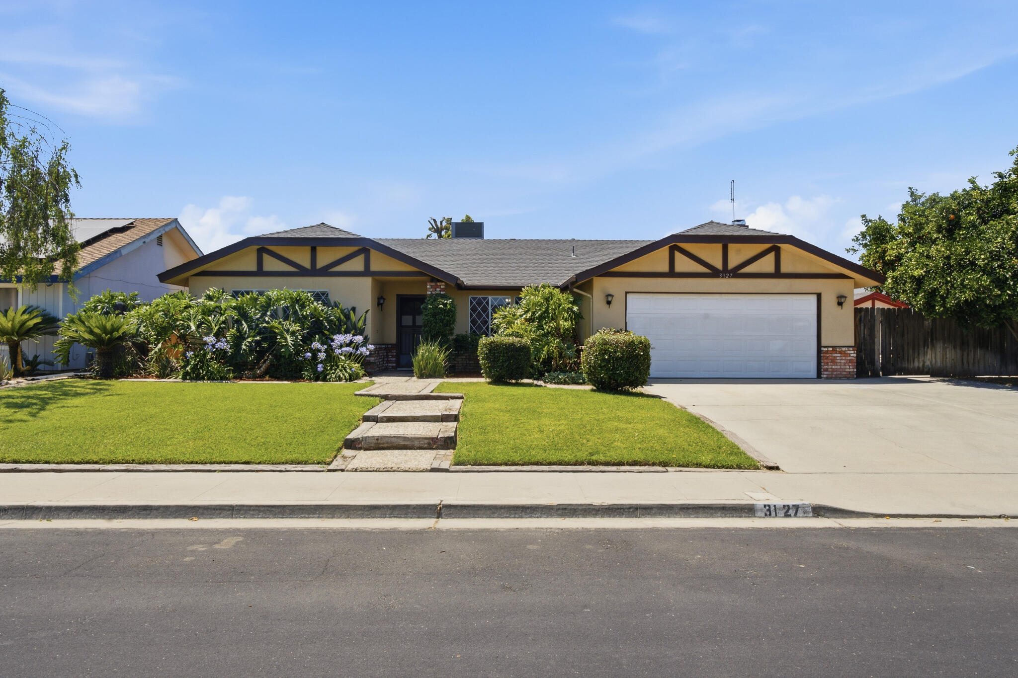 3127 W La Vida Ave, Visalia, CA 93277