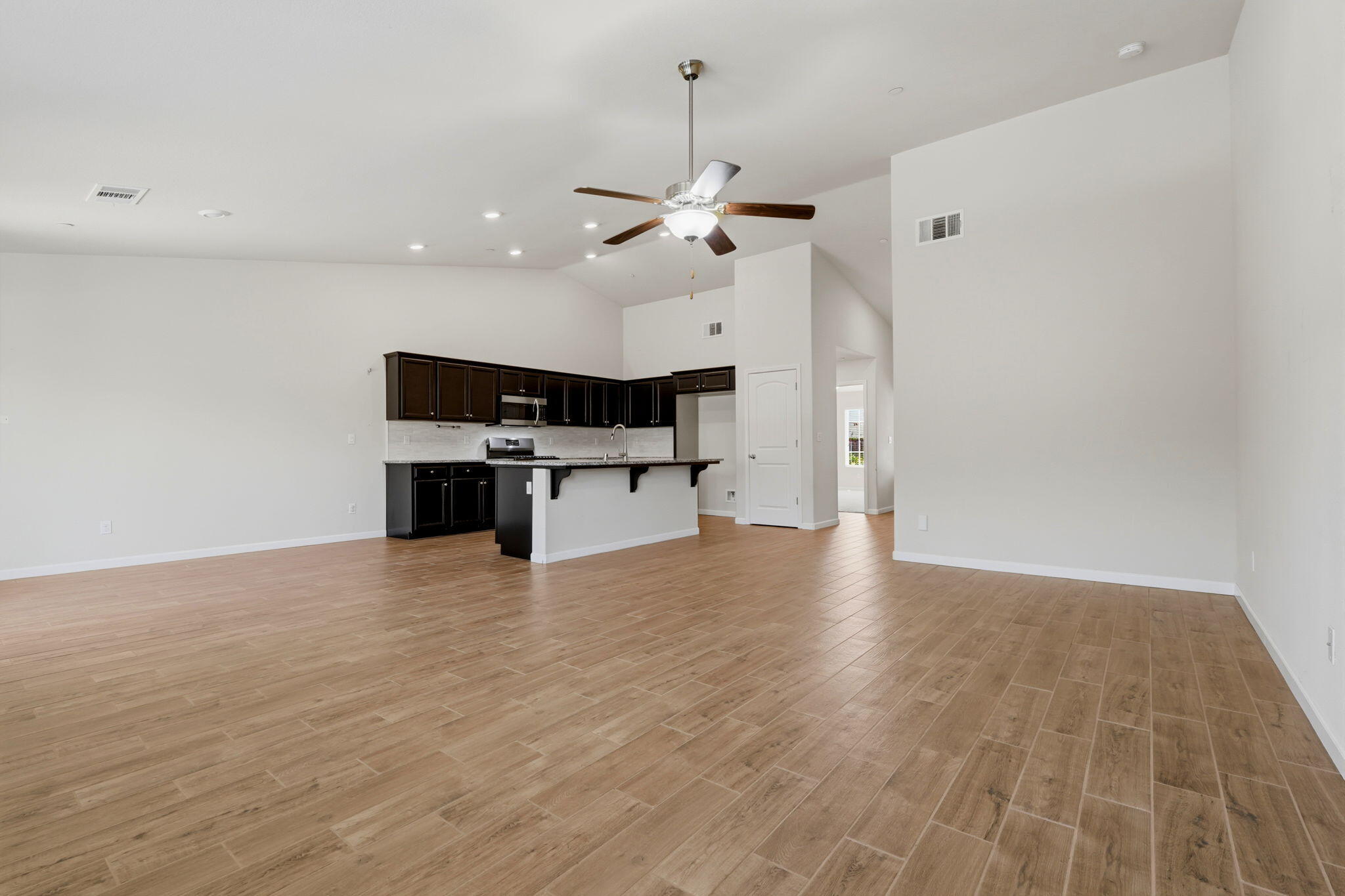 2081 Madeline Dr, Hanford, CA 93230