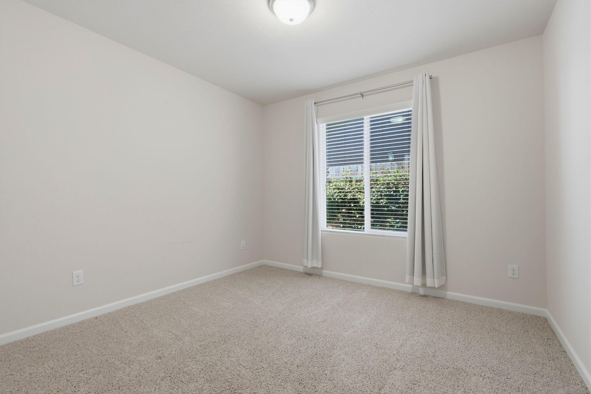 2081 Madeline Dr, Hanford, CA 93230