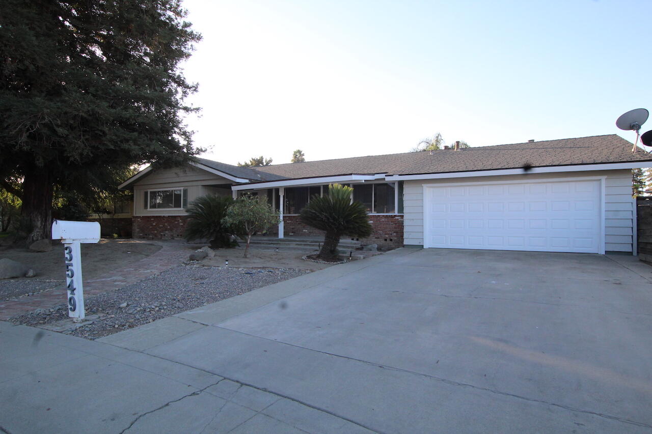 3549 W Mccormick Dr, Visalia, CA 93277