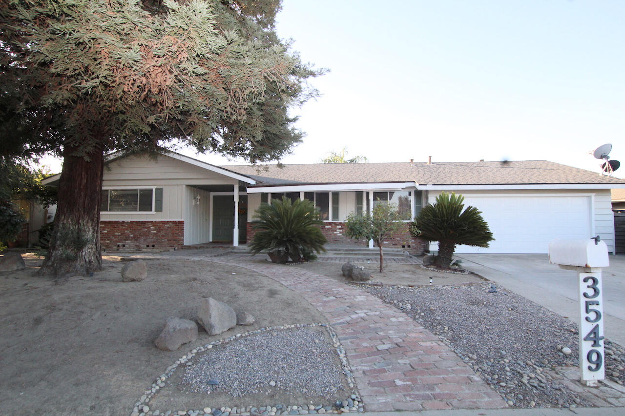 3549 W Mccormick Dr, Visalia, CA 93277