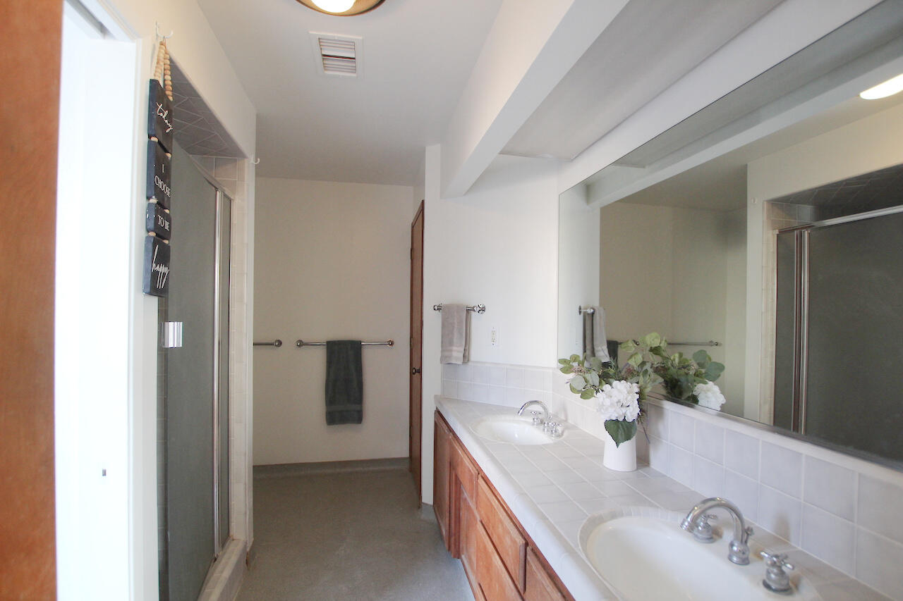 3549 W Mccormick Dr, Visalia, CA 93277