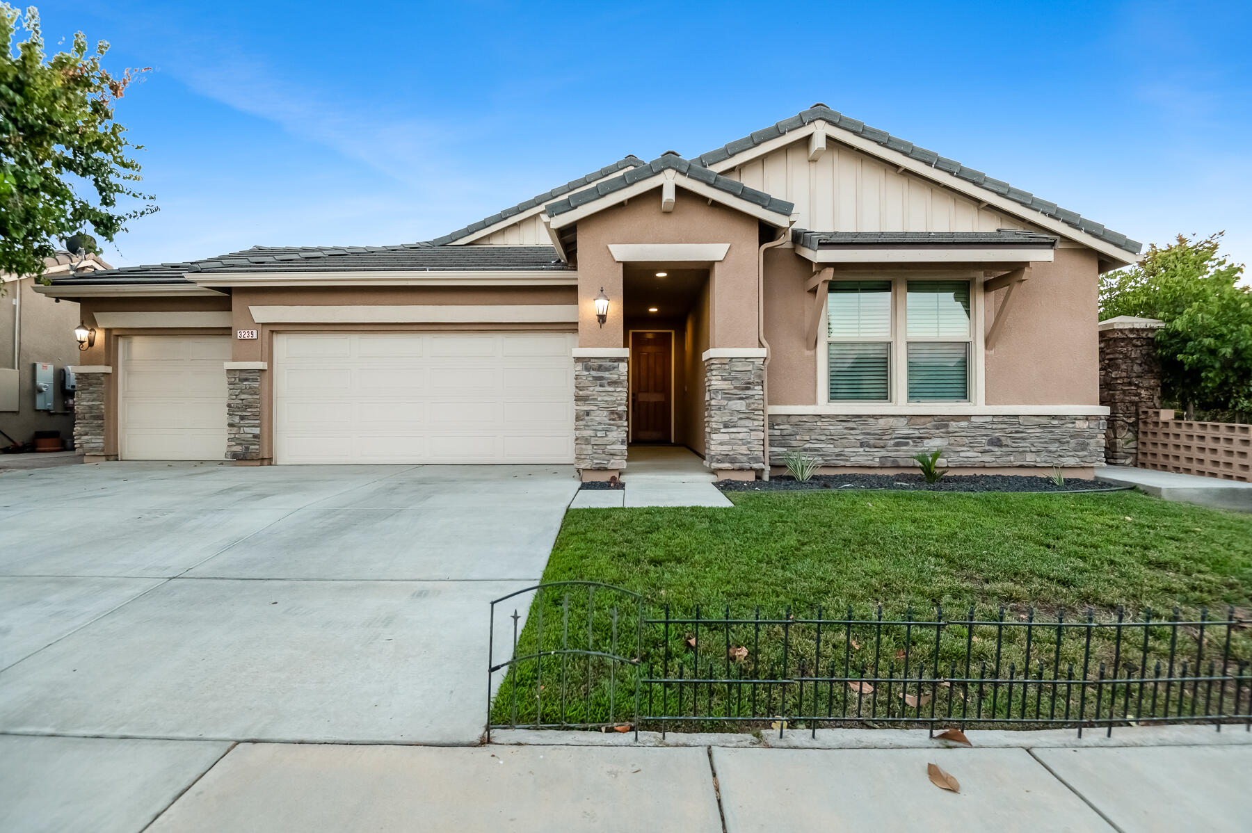 3239 N Elm St, Visalia, CA 93291