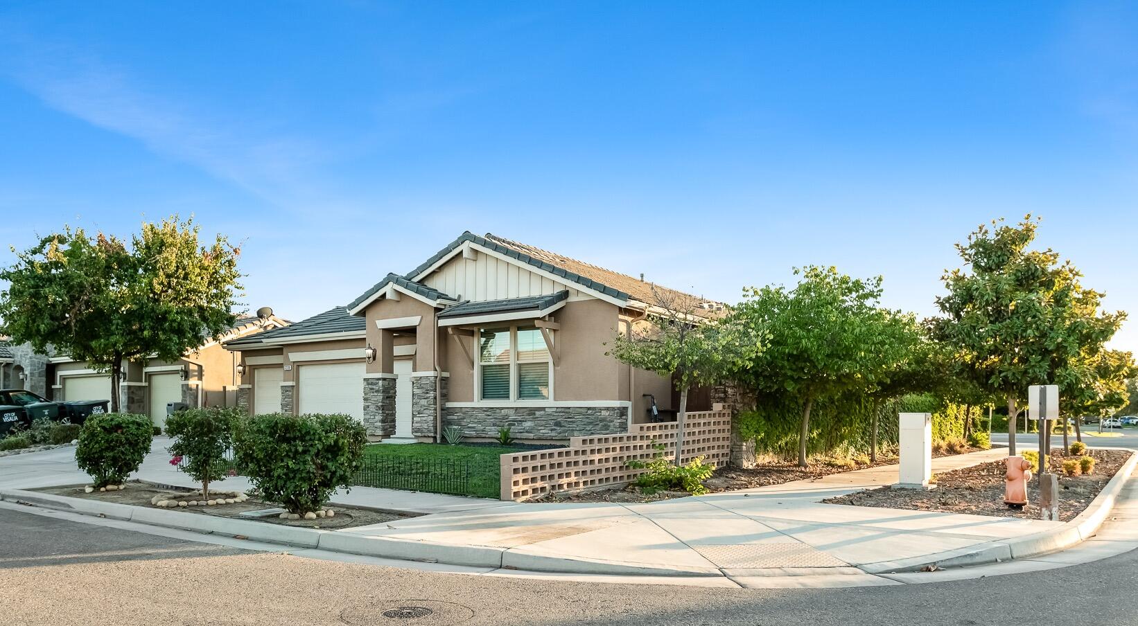 3239 N Elm St, Visalia, CA 93291