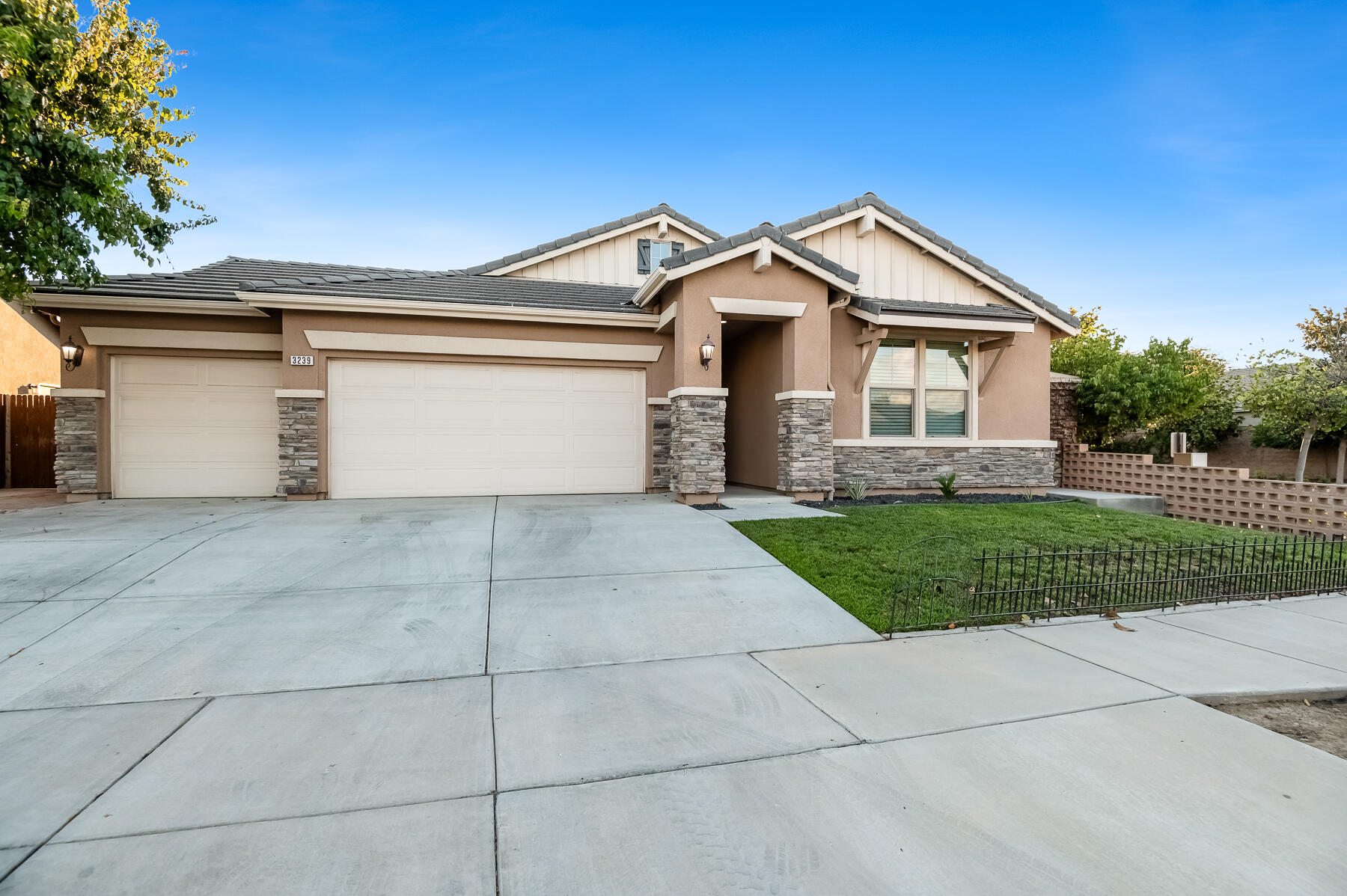 3239 N Elm St, Visalia, CA 93291