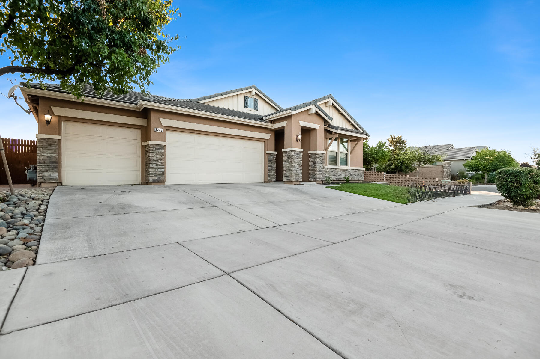 3239 N Elm St, Visalia, CA 93291