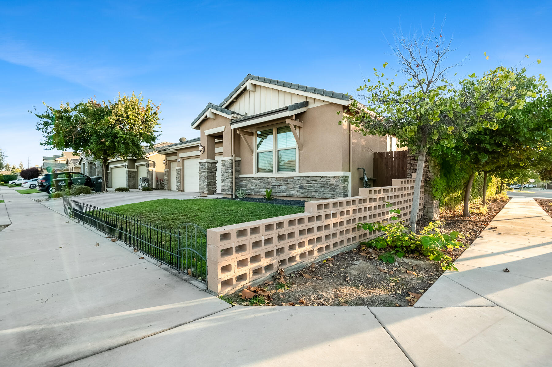 3239 N Elm St, Visalia, CA 93291