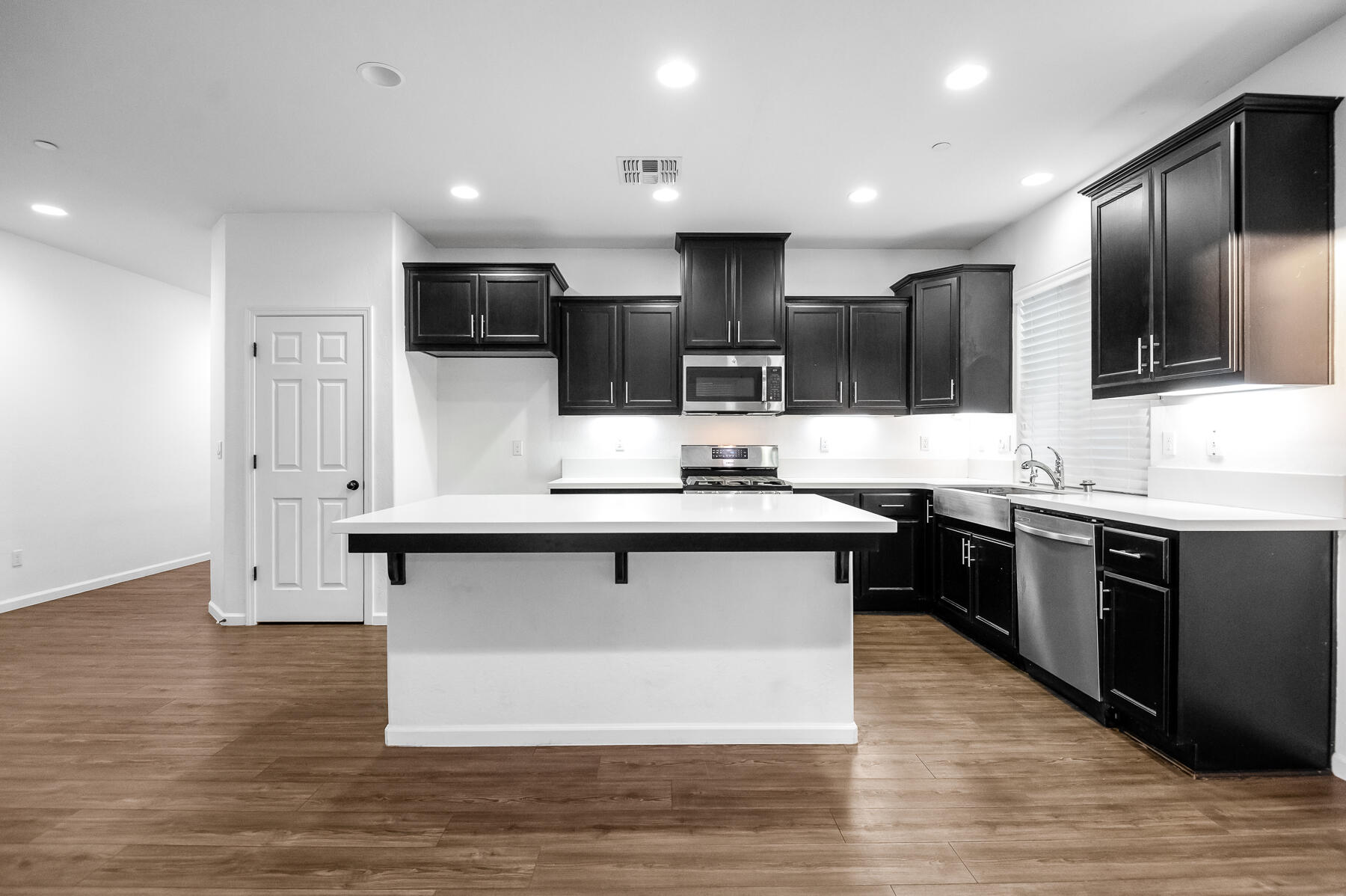 3239 N Elm St, Visalia, CA 93291