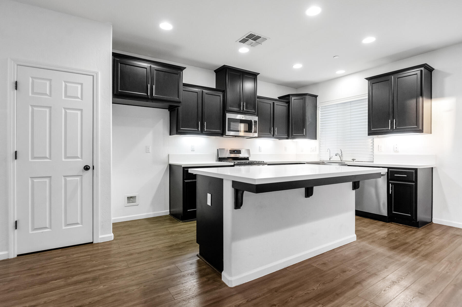 3239 N Elm St, Visalia, CA 93291