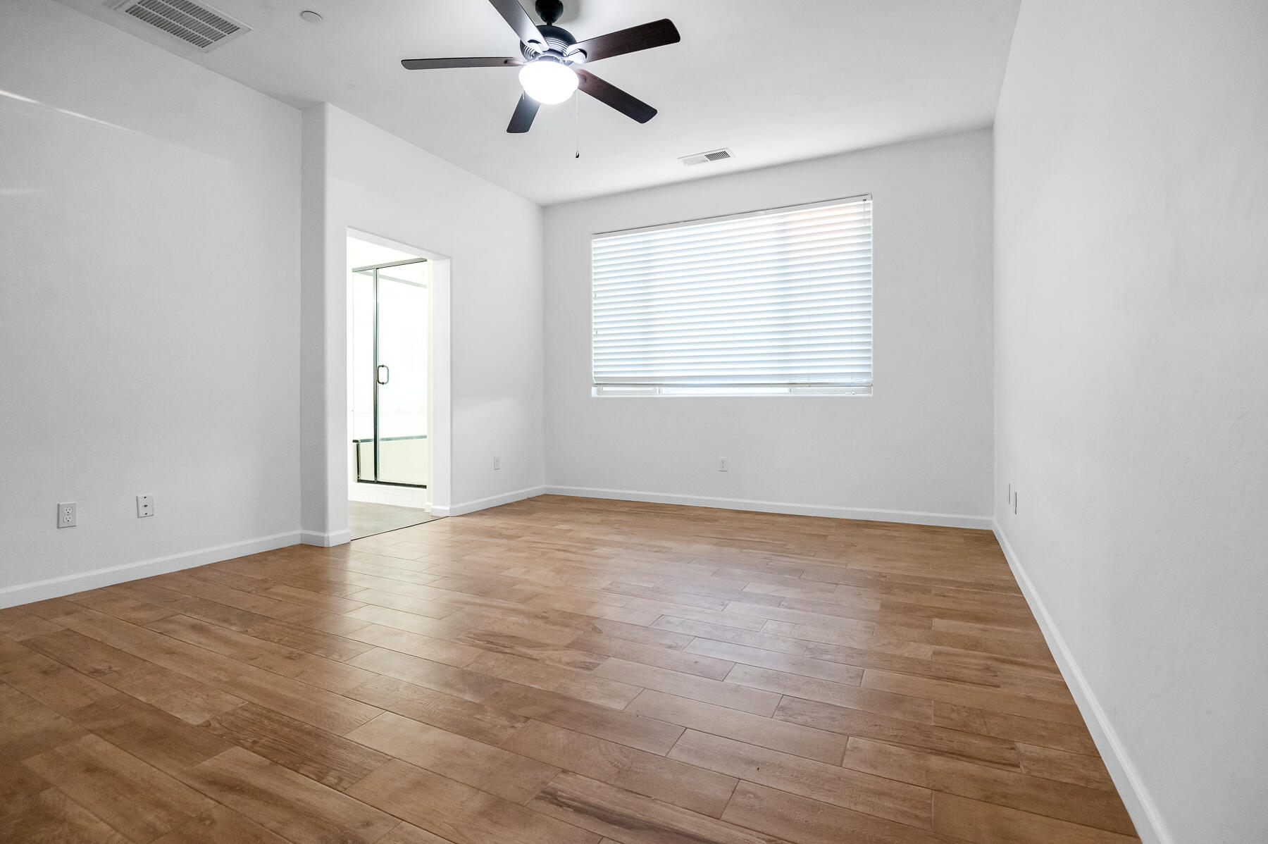 3239 N Elm St, Visalia, CA 93291