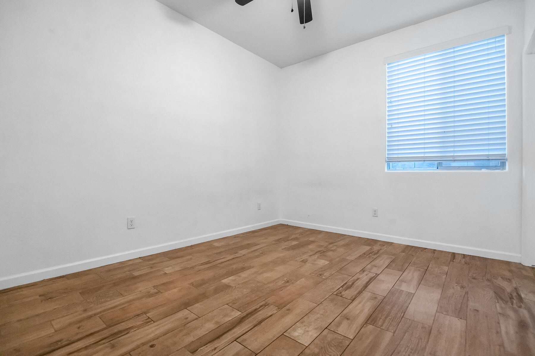 3239 N Elm St, Visalia, CA 93291