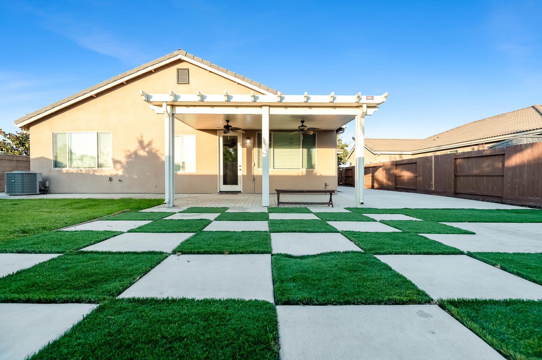 3239 N Elm St, Visalia, CA 93291