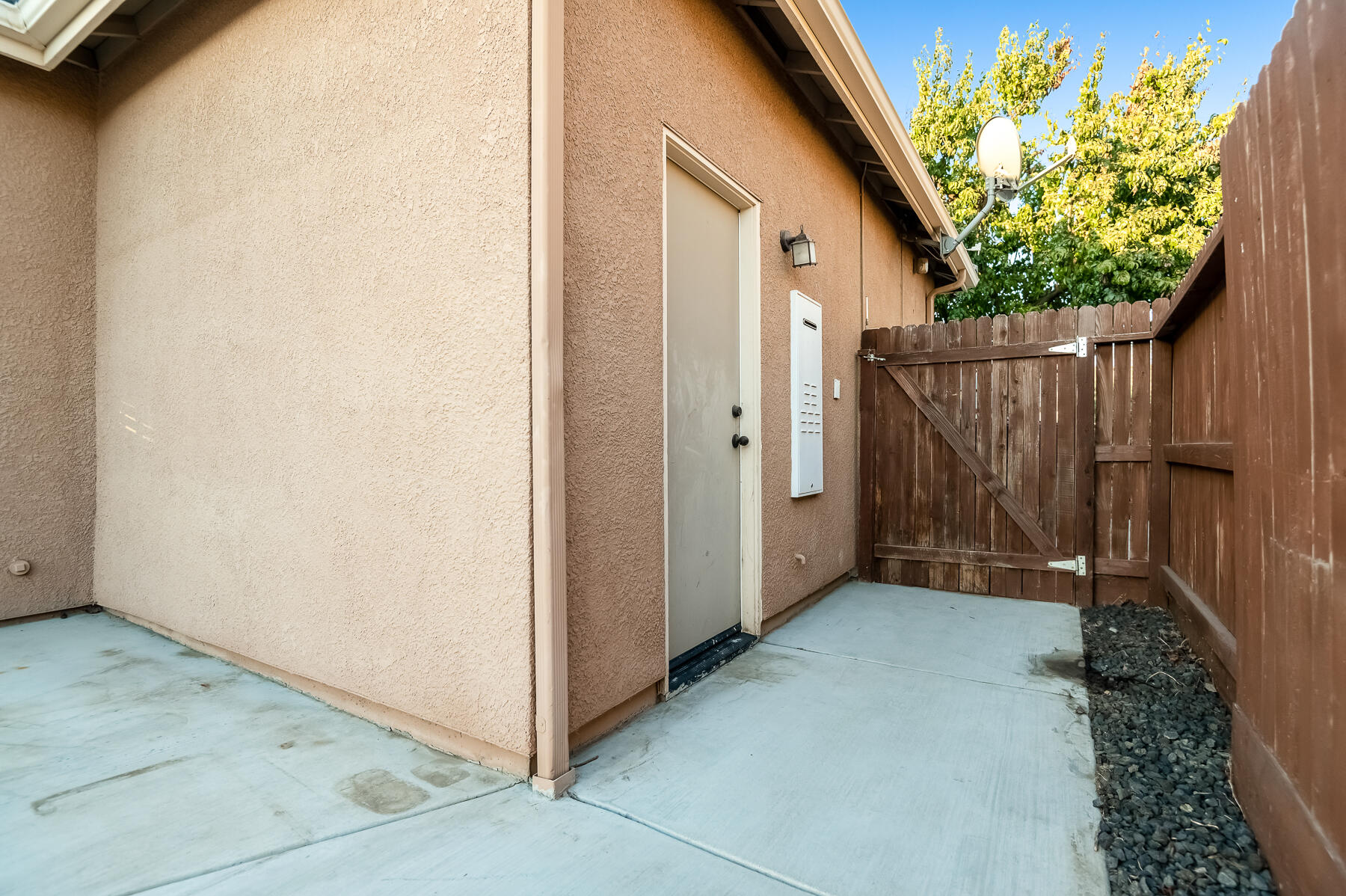3239 N Elm St, Visalia, CA 93291