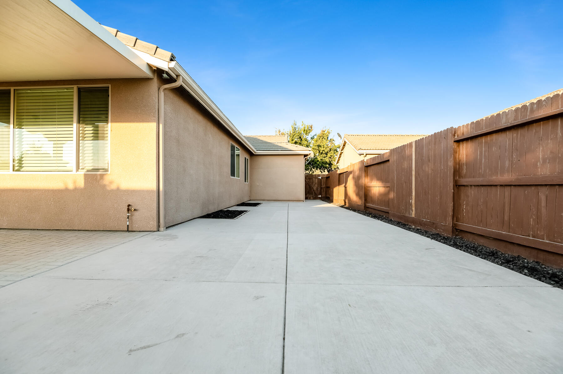3239 N Elm St, Visalia, CA 93291
