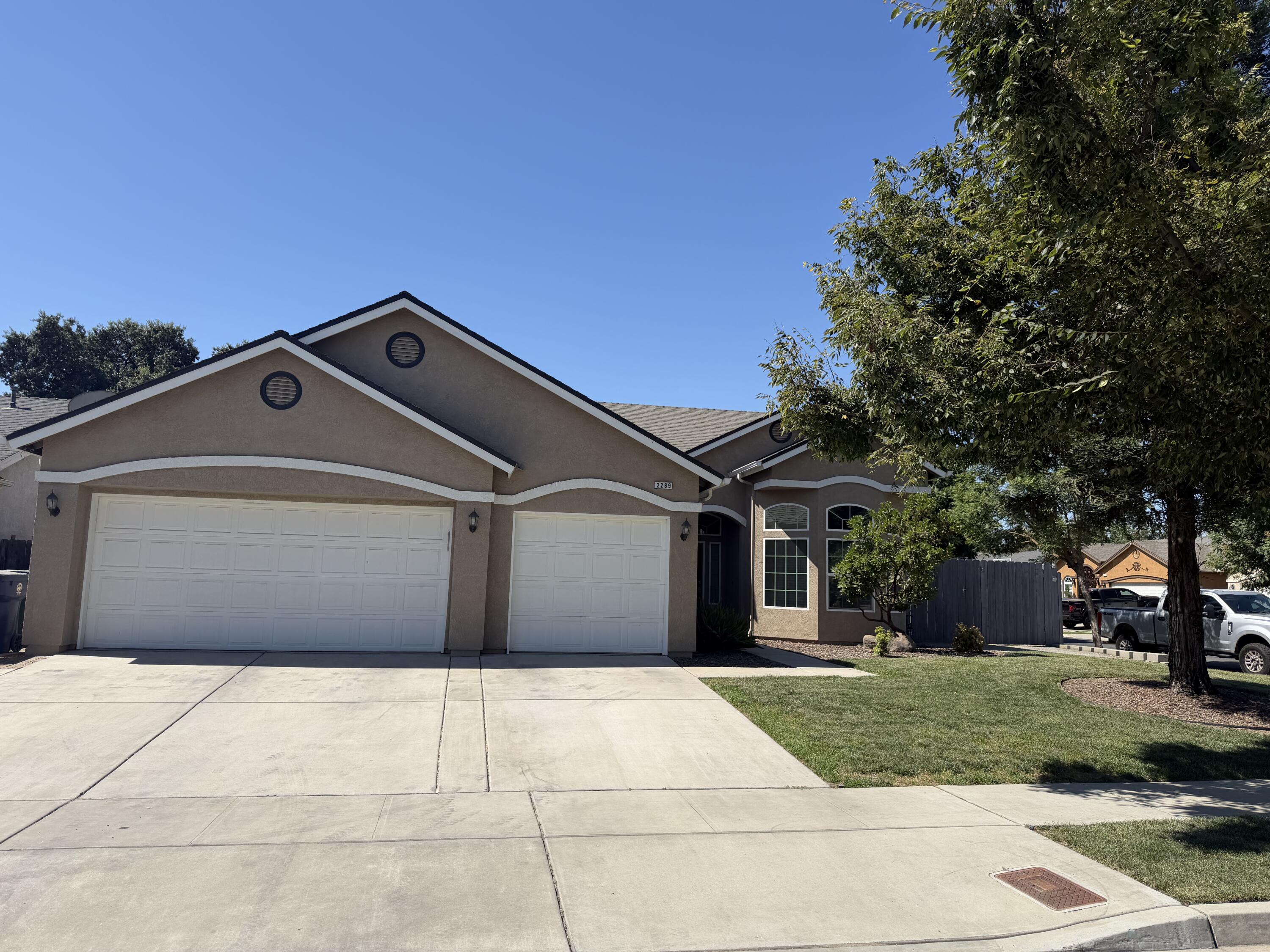 2289 E Kaiser Creek Ave, Tulare, CA 93274