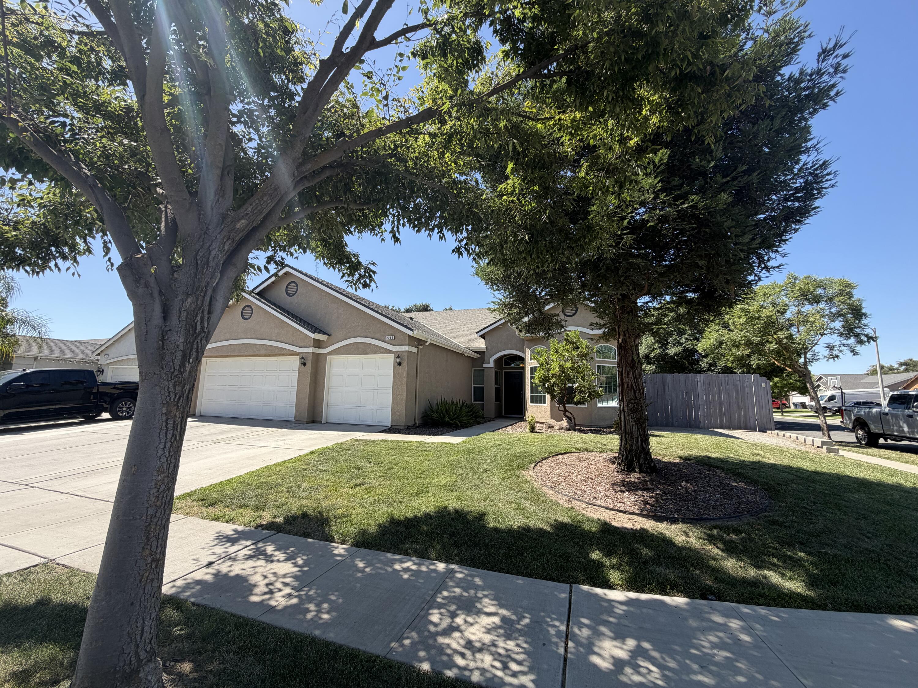 2289 E Kaiser Creek Ave, Tulare, CA 93274