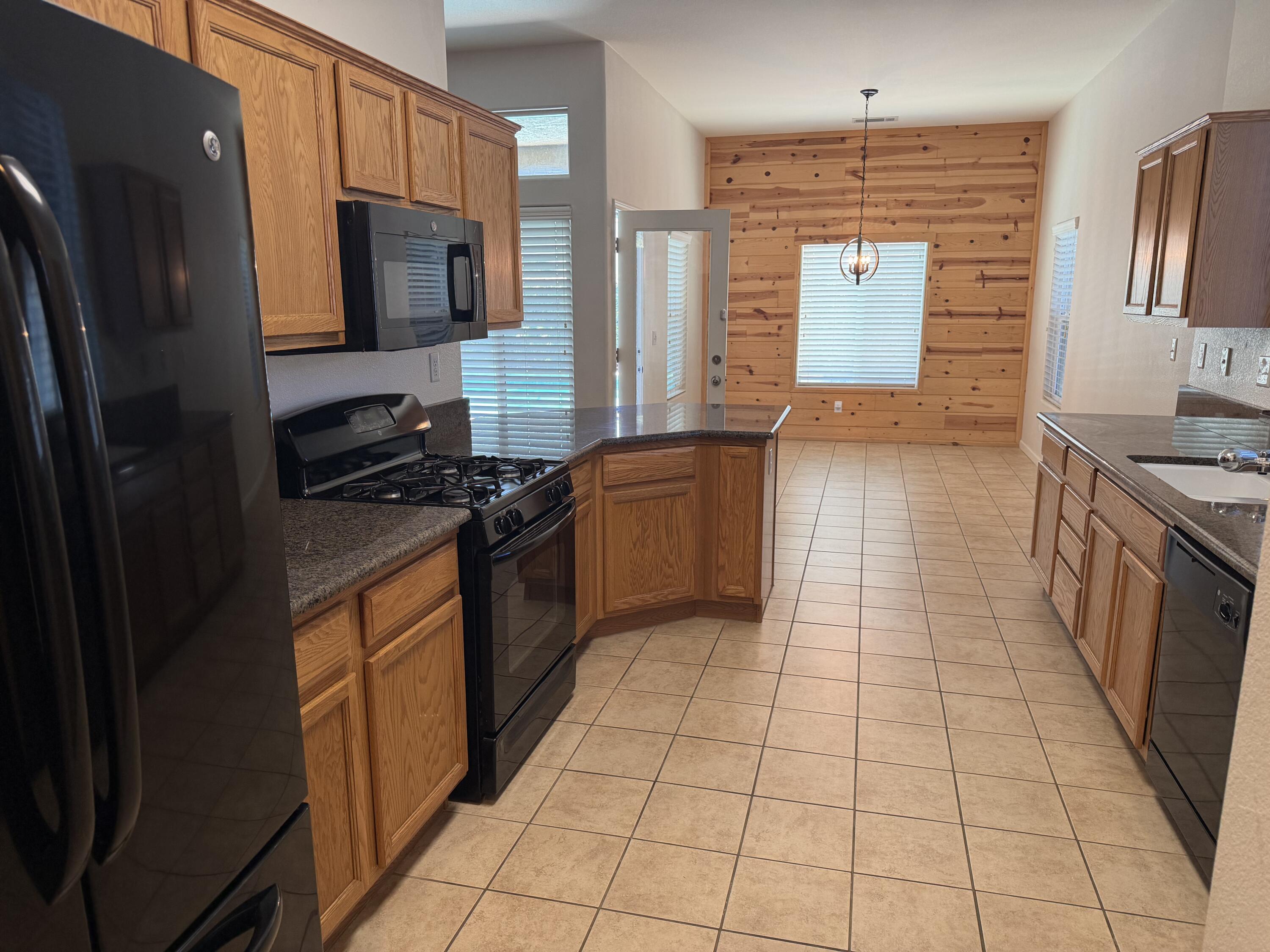 2289 E Kaiser Creek Ave, Tulare, CA 93274