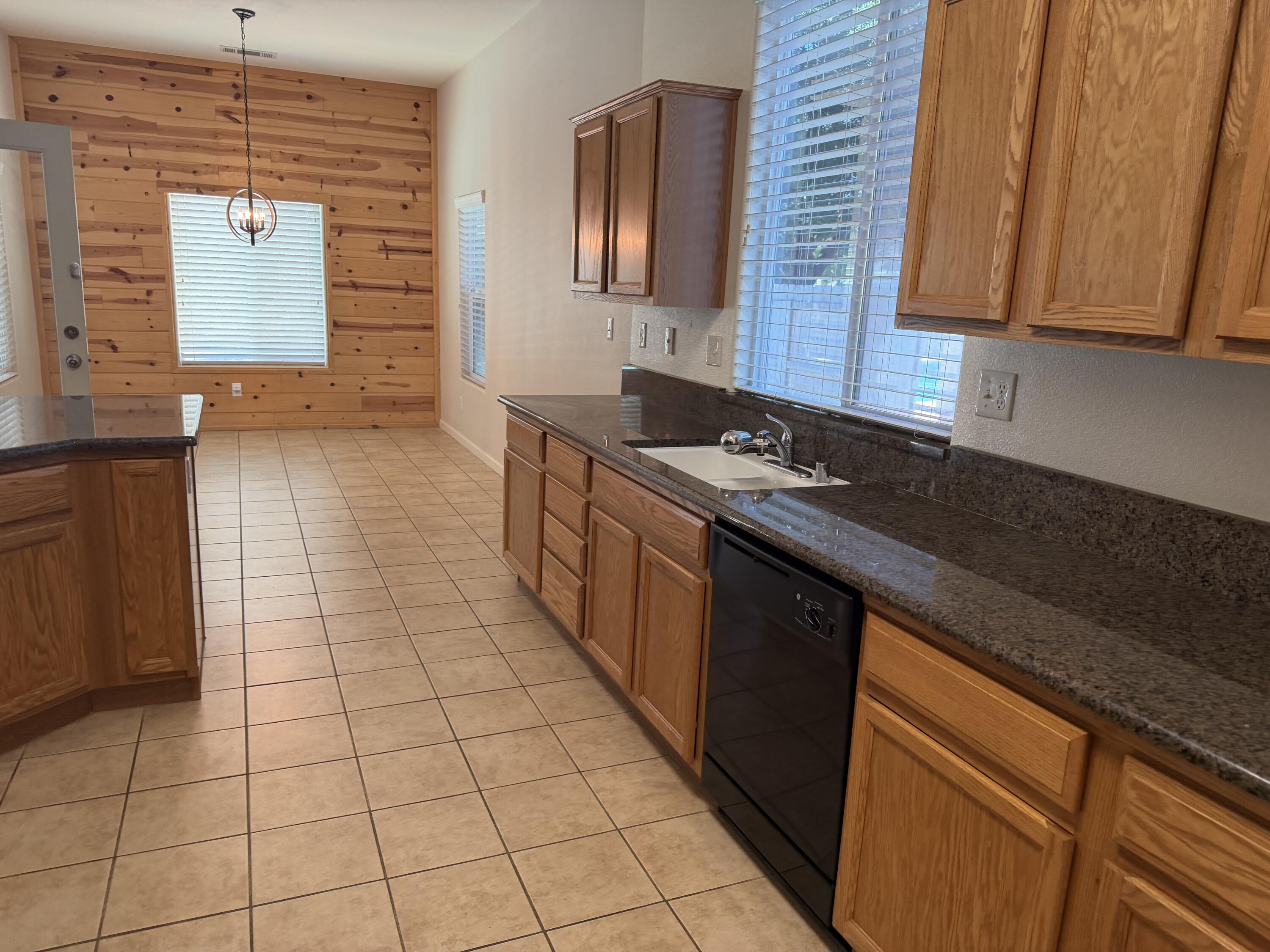 2289 E Kaiser Creek Ave, Tulare, CA 93274