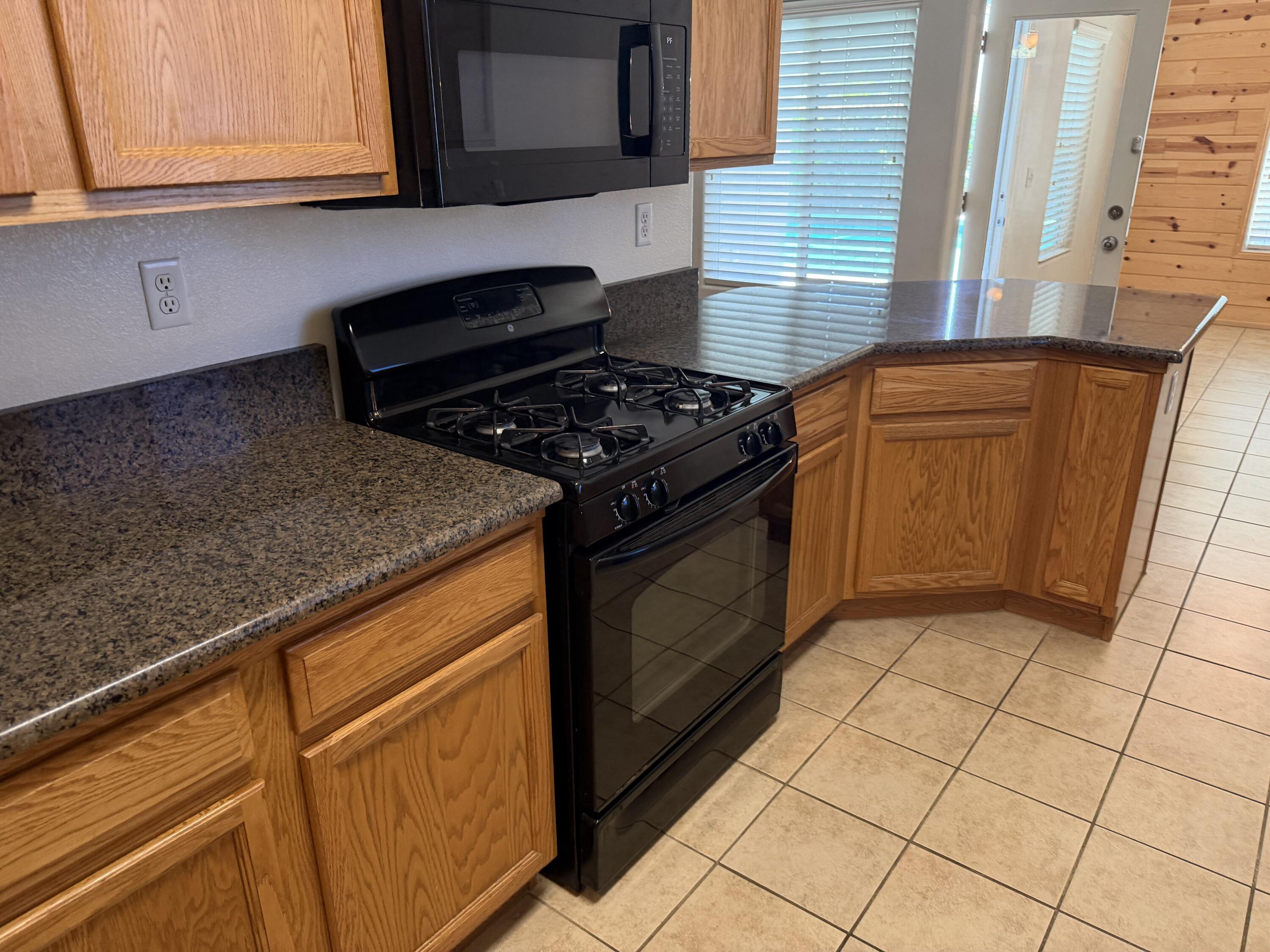 2289 E Kaiser Creek Ave, Tulare, CA 93274