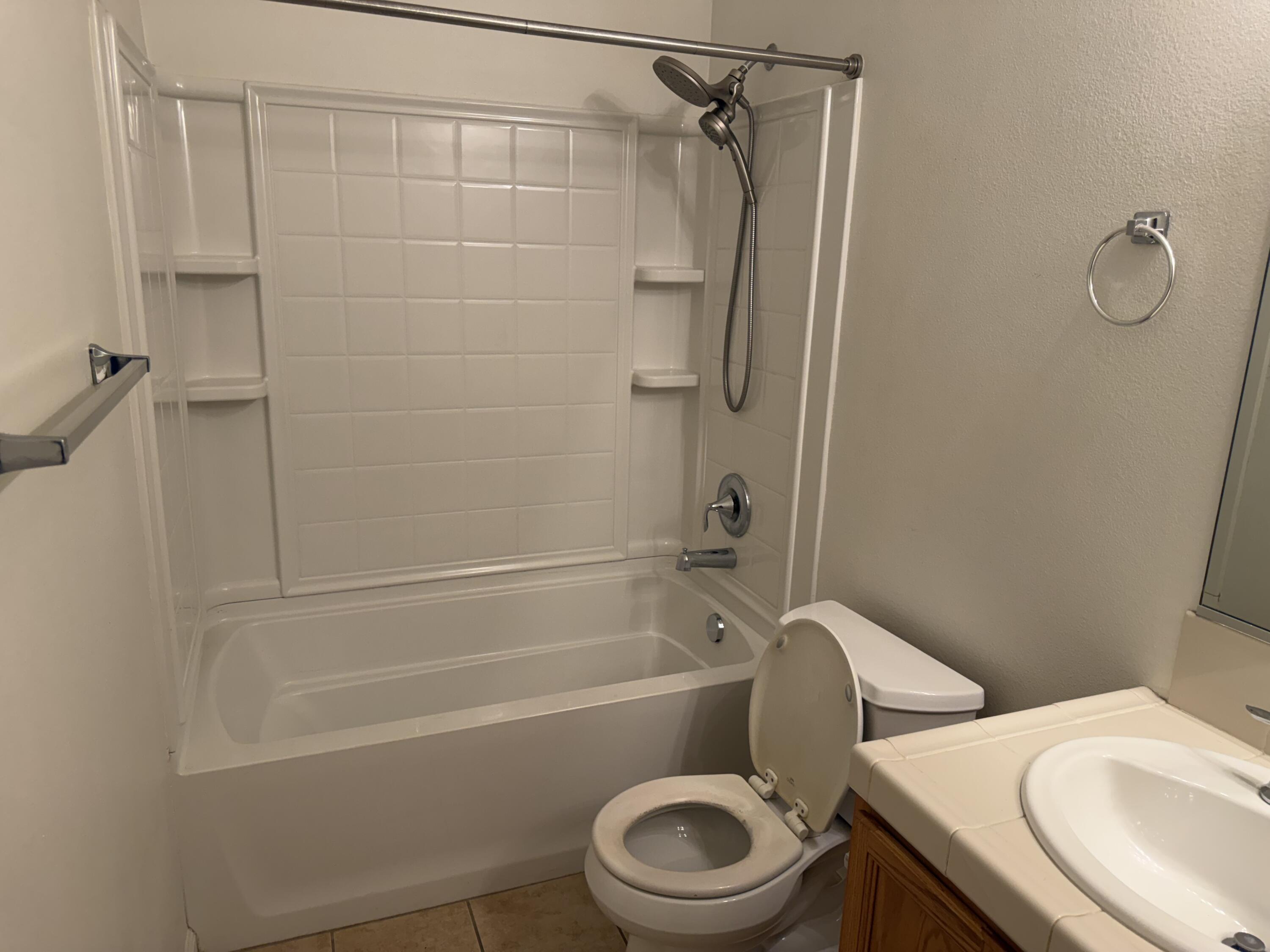 2289 E Kaiser Creek Ave, Tulare, CA 93274