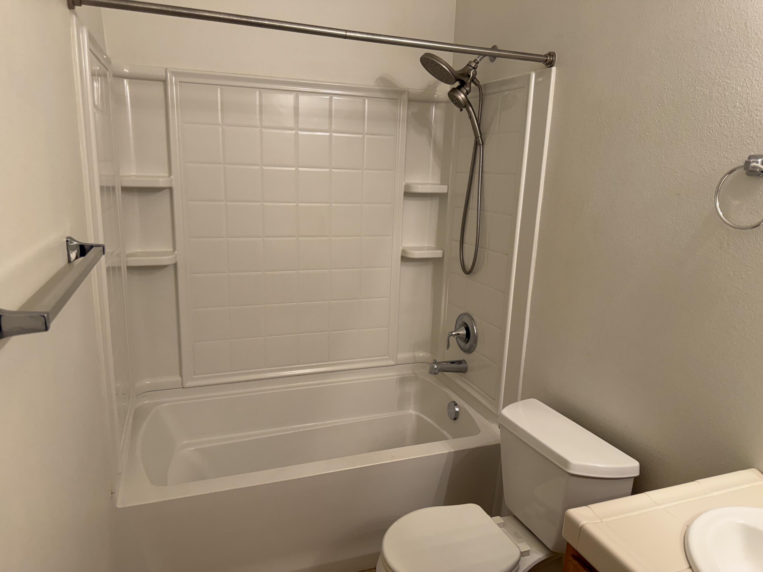 2289 E Kaiser Creek Ave, Tulare, CA 93274