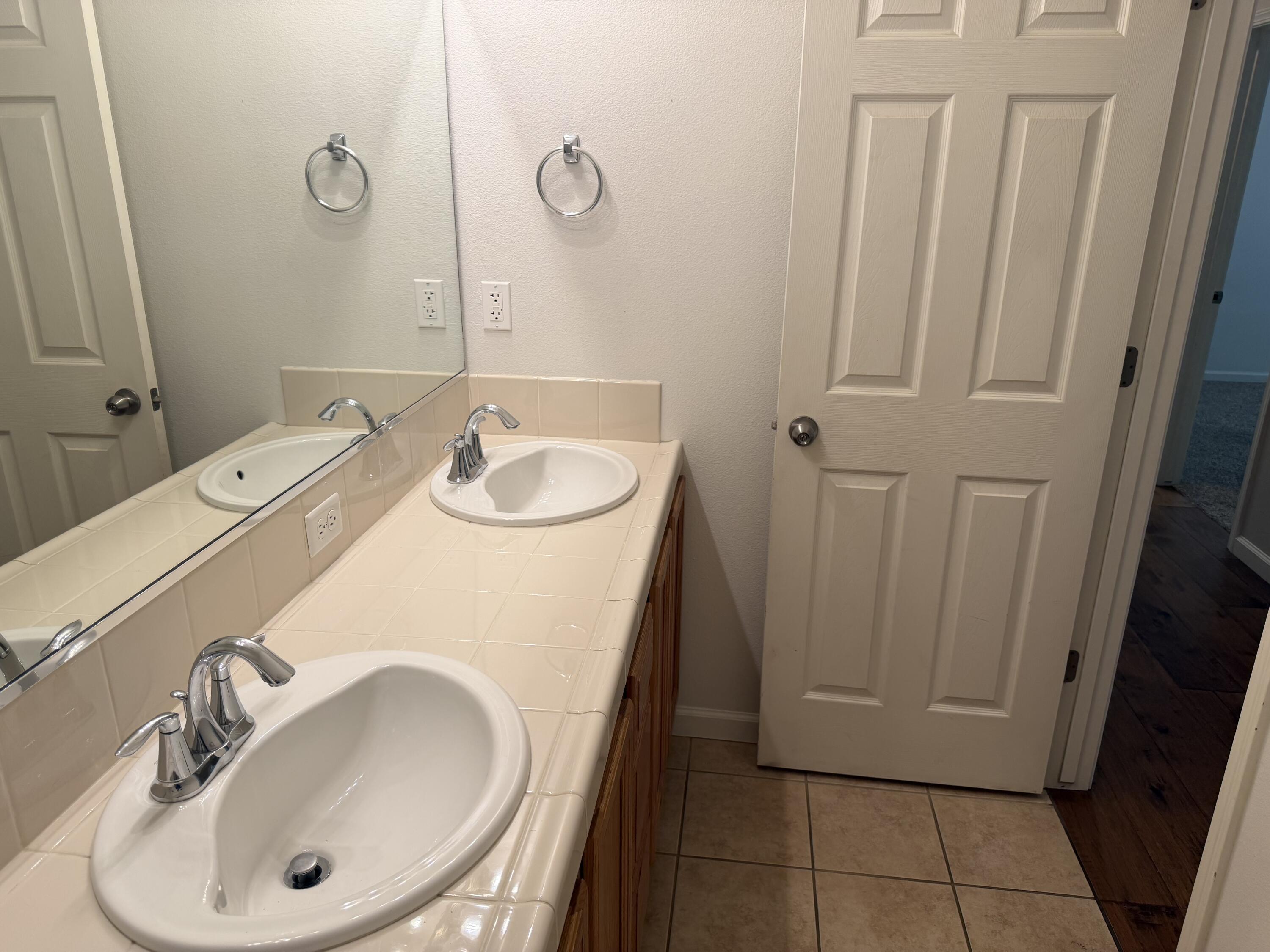 2289 E Kaiser Creek Ave, Tulare, CA 93274