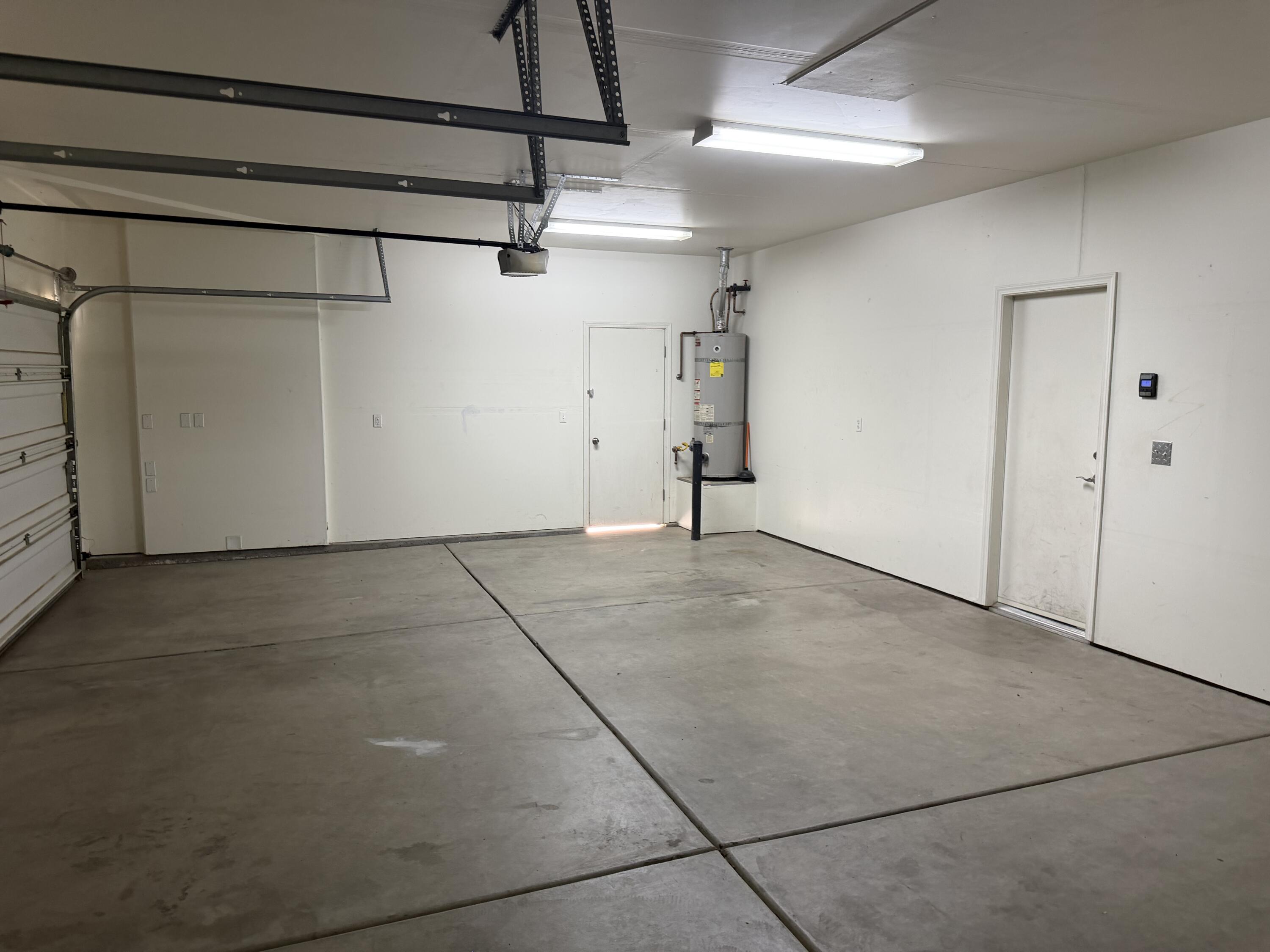 2289 E Kaiser Creek Ave, Tulare, CA 93274