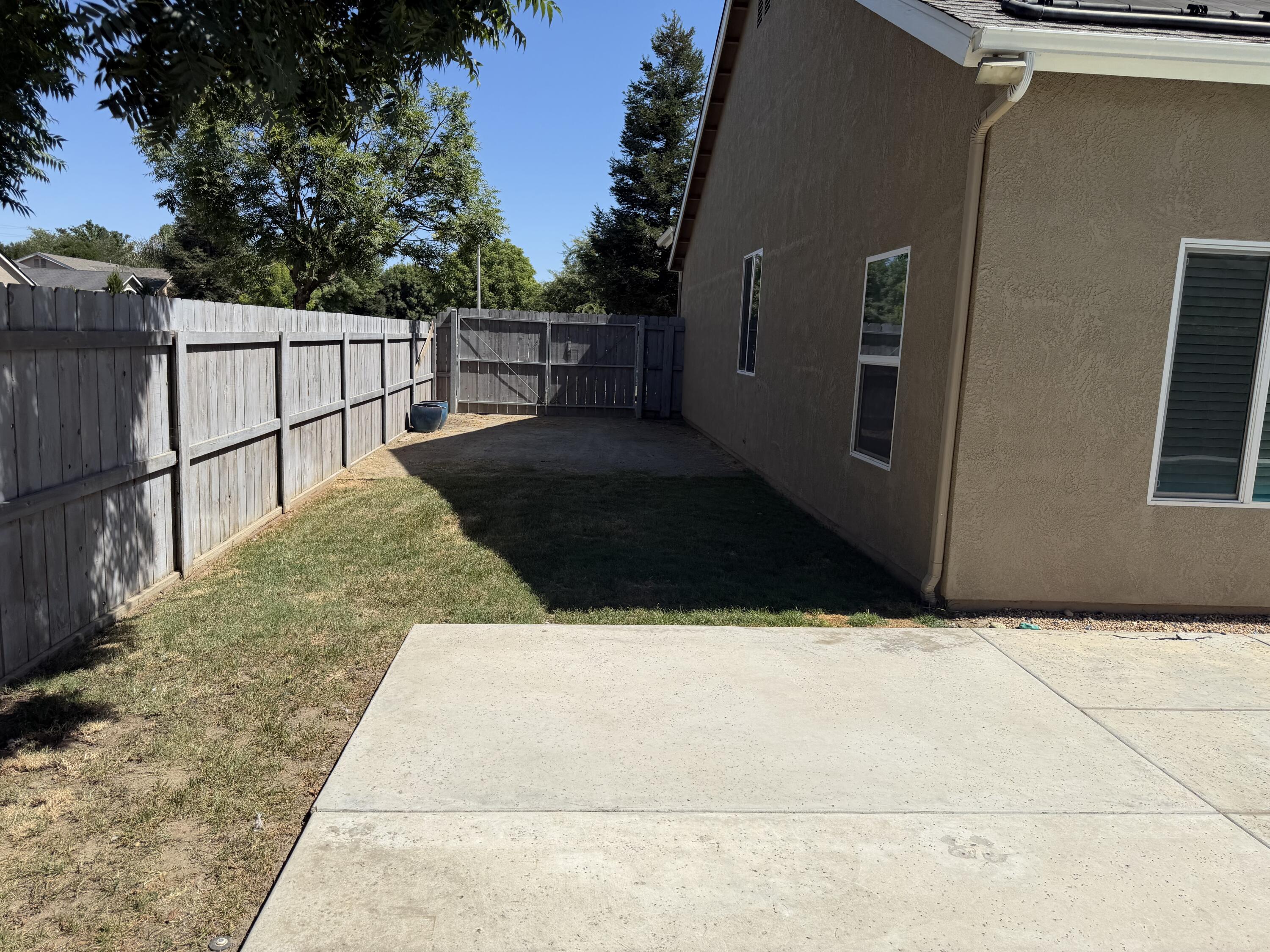 2289 E Kaiser Creek Ave, Tulare, CA 93274