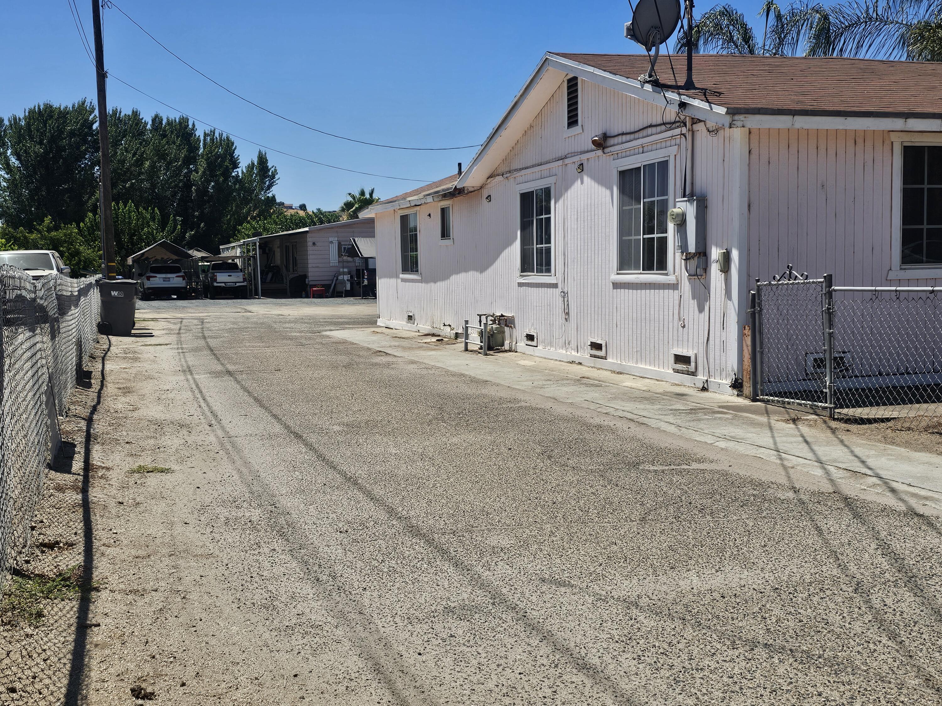 953 Cleo Ave, Porterville, CA 93257