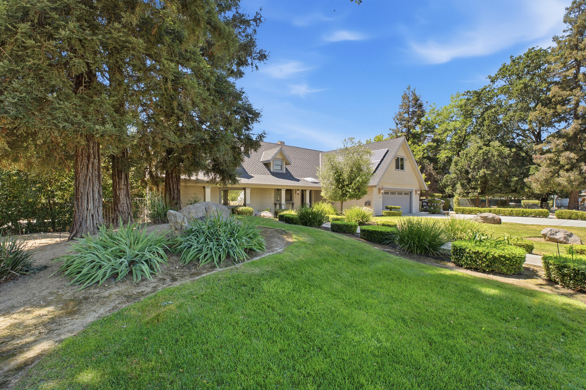 2183 N Linwood St, Visalia, CA 93291