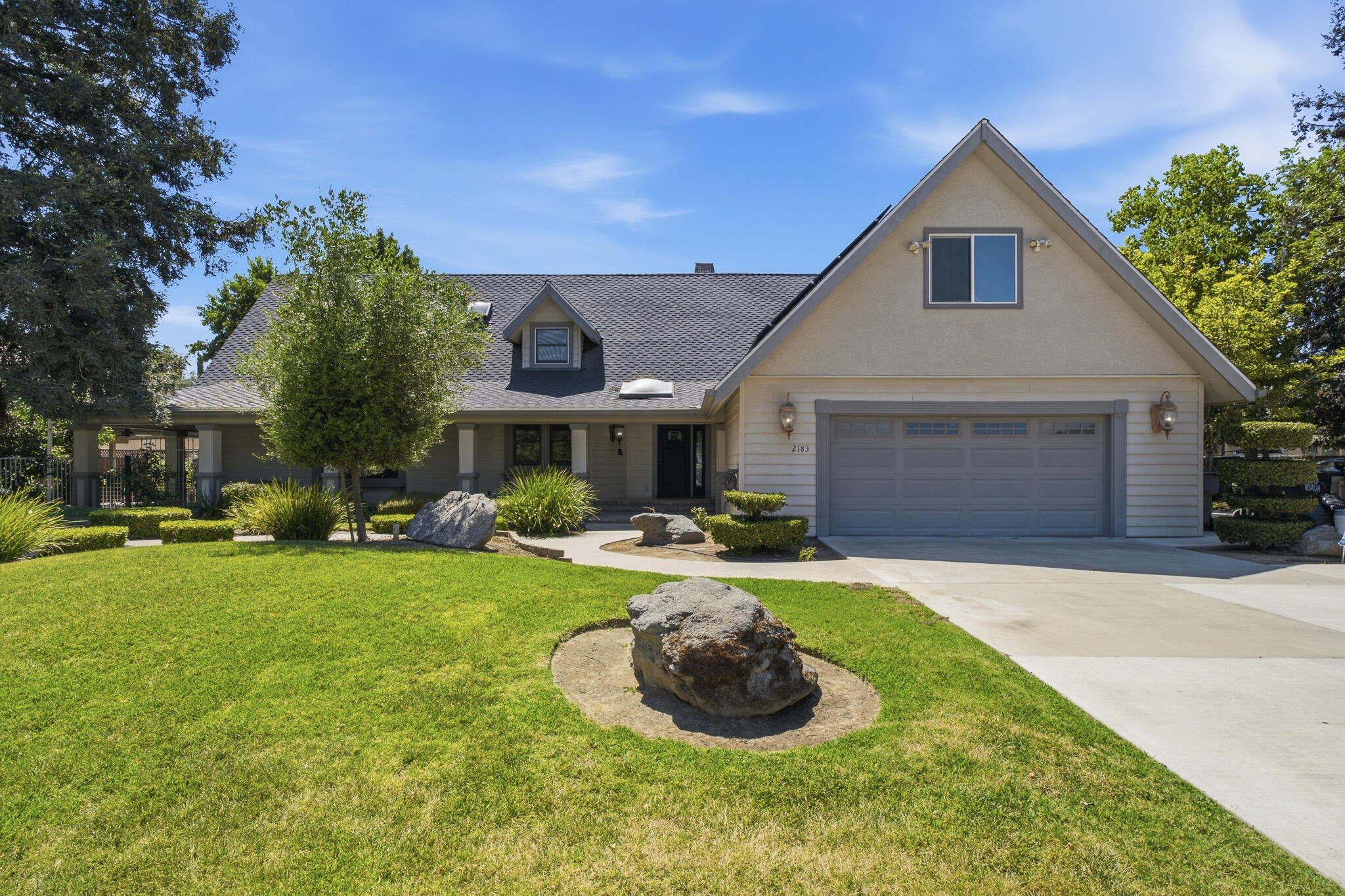 2183 N Linwood St, Visalia, CA 93291
