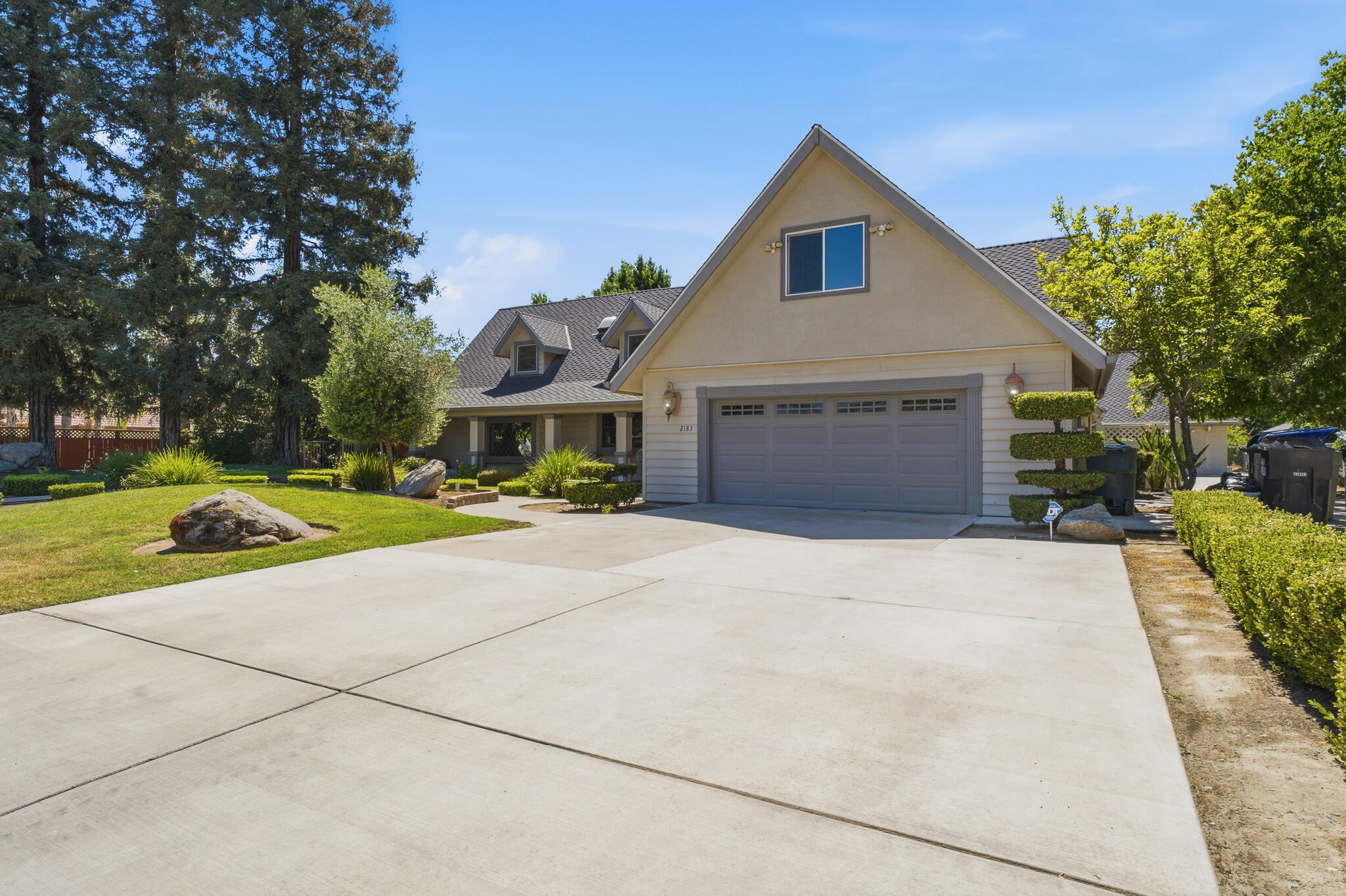 2183 N Linwood St, Visalia, CA 93291