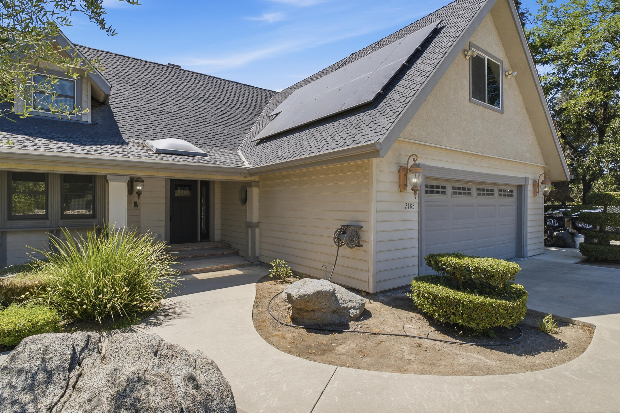 2183 N Linwood St, Visalia, CA 93291