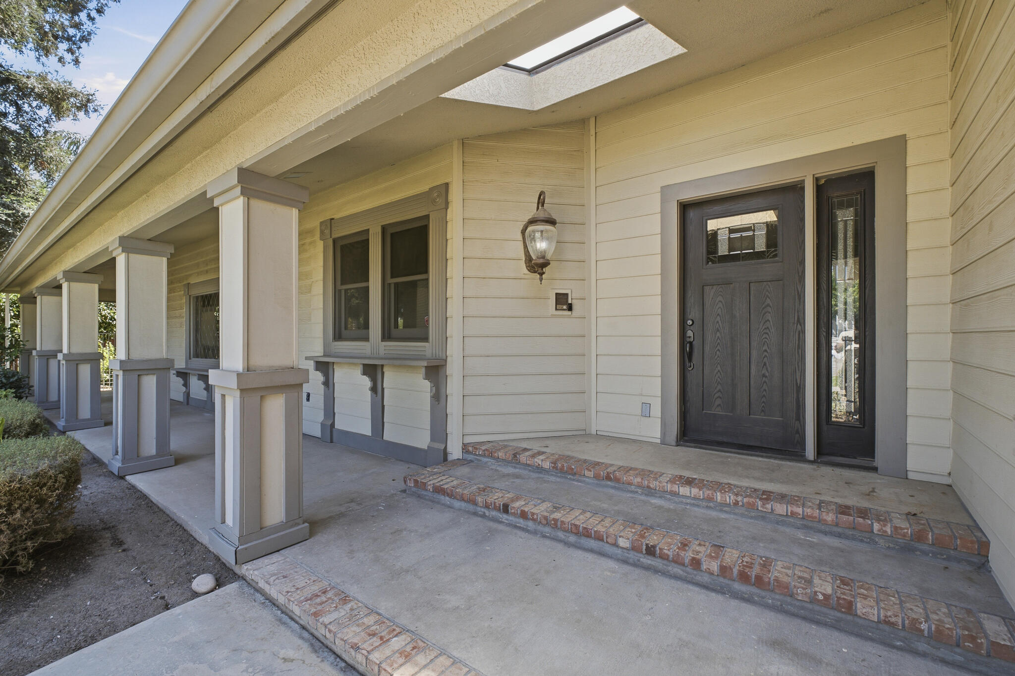 2183 N Linwood St, Visalia, CA 93291