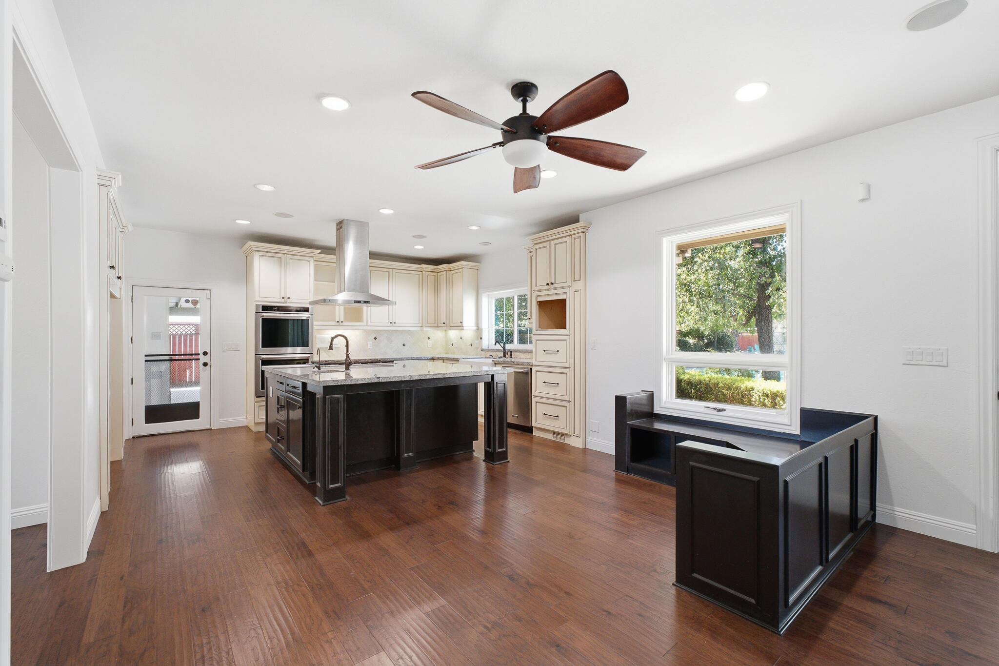 2183 N Linwood St, Visalia, CA 93291