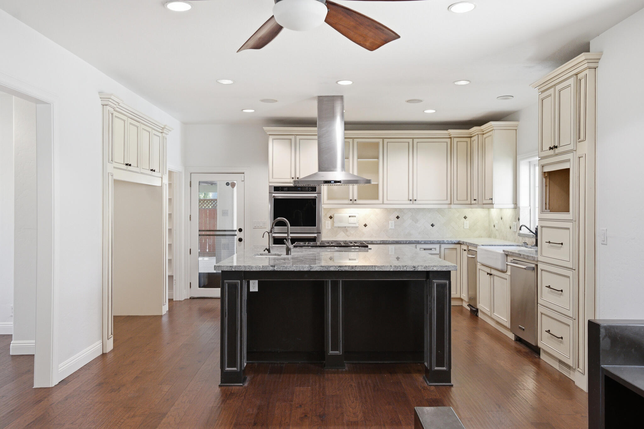 2183 N Linwood St, Visalia, CA 93291