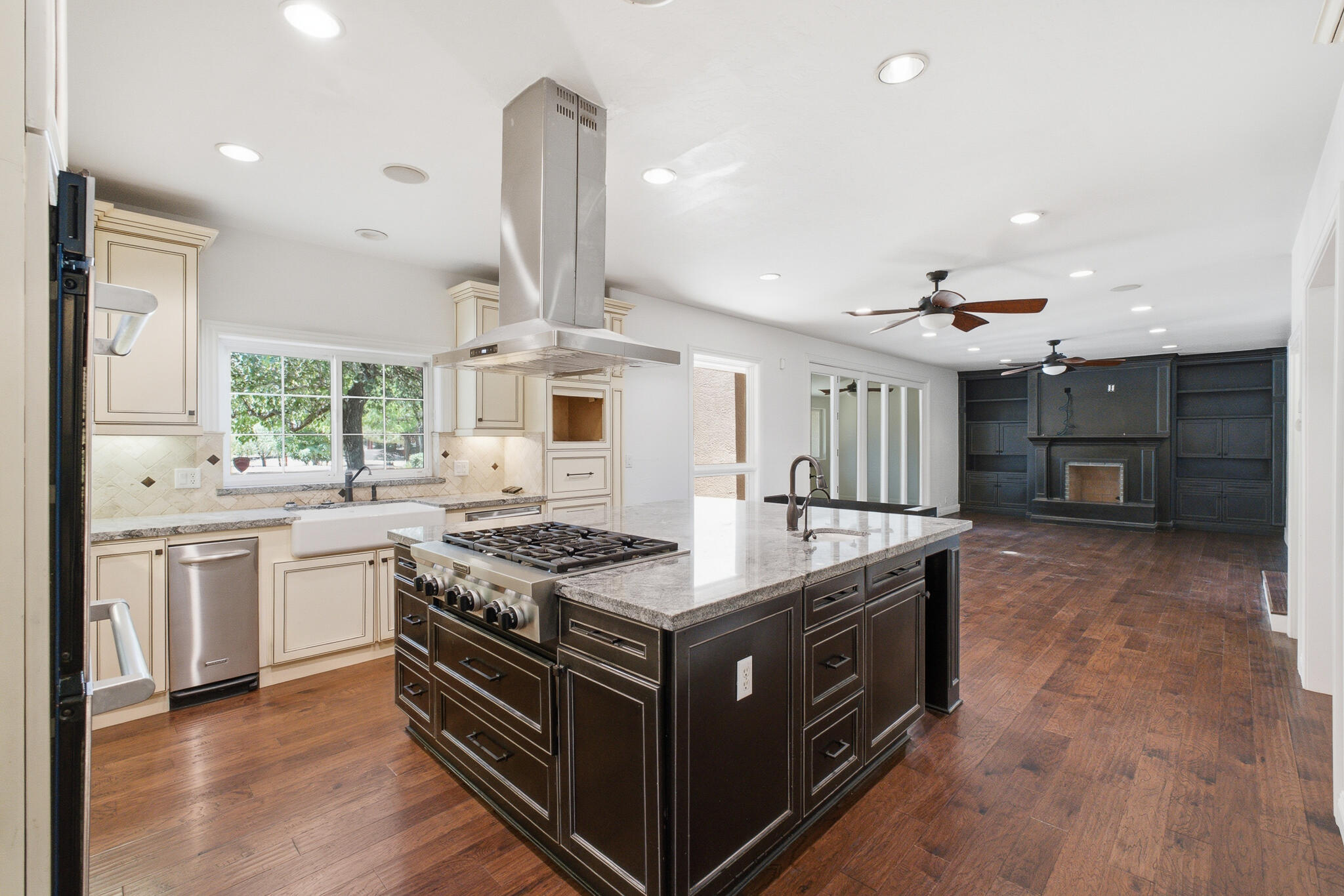 2183 N Linwood St, Visalia, CA 93291