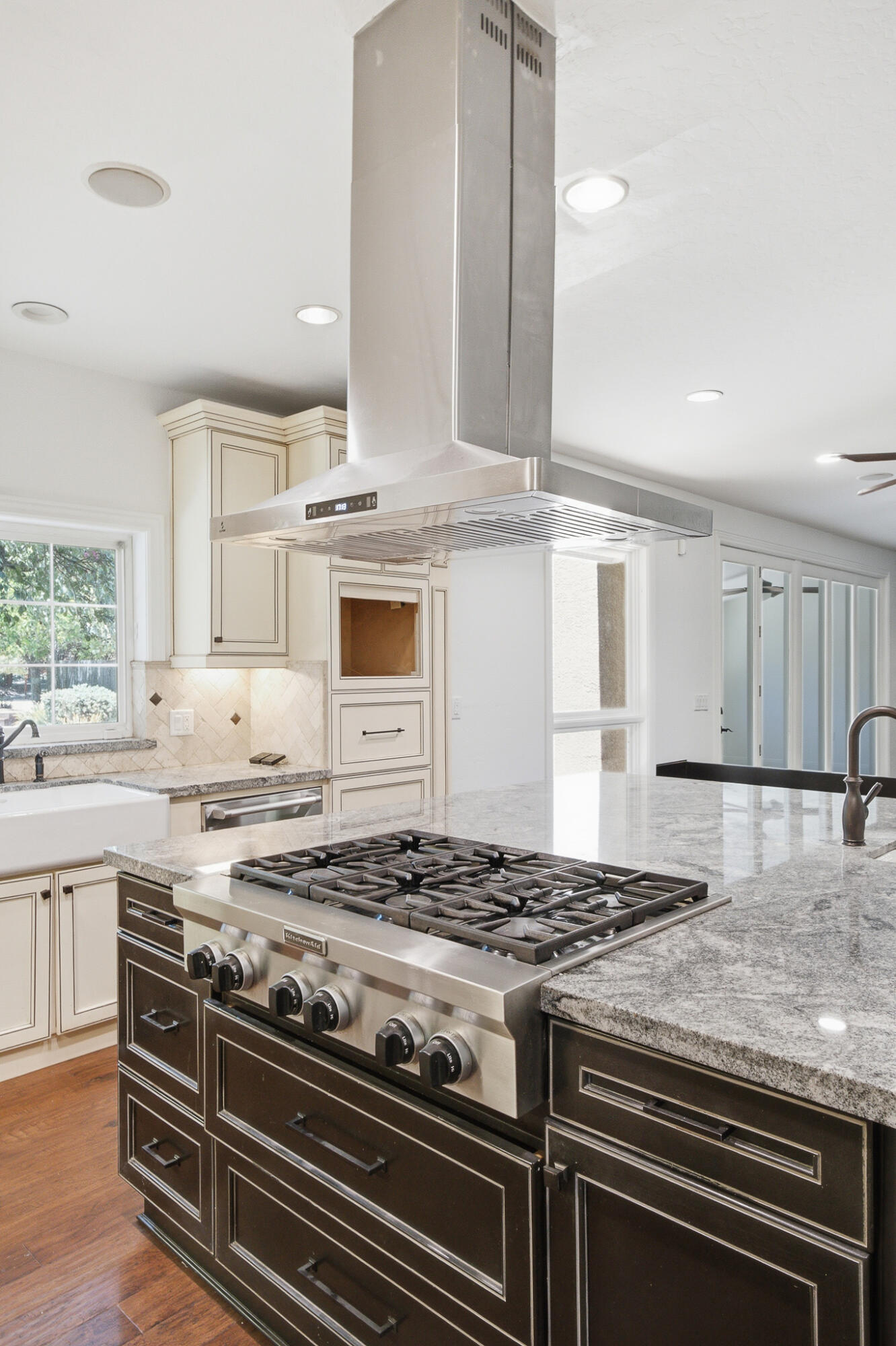 2183 N Linwood St, Visalia, CA 93291