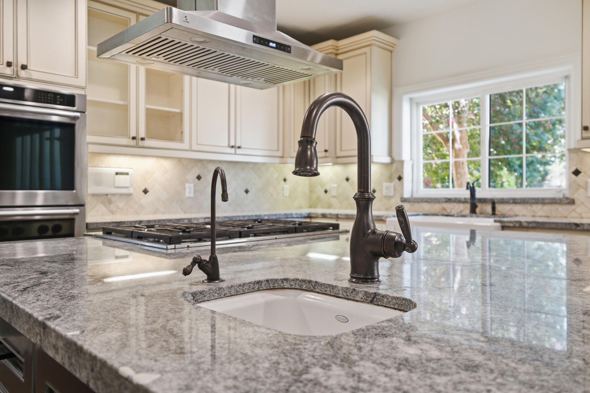 2183 N Linwood St, Visalia, CA 93291