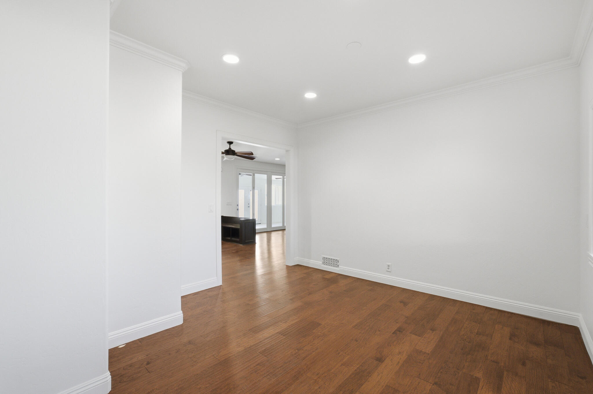 2183 N Linwood St, Visalia, CA 93291