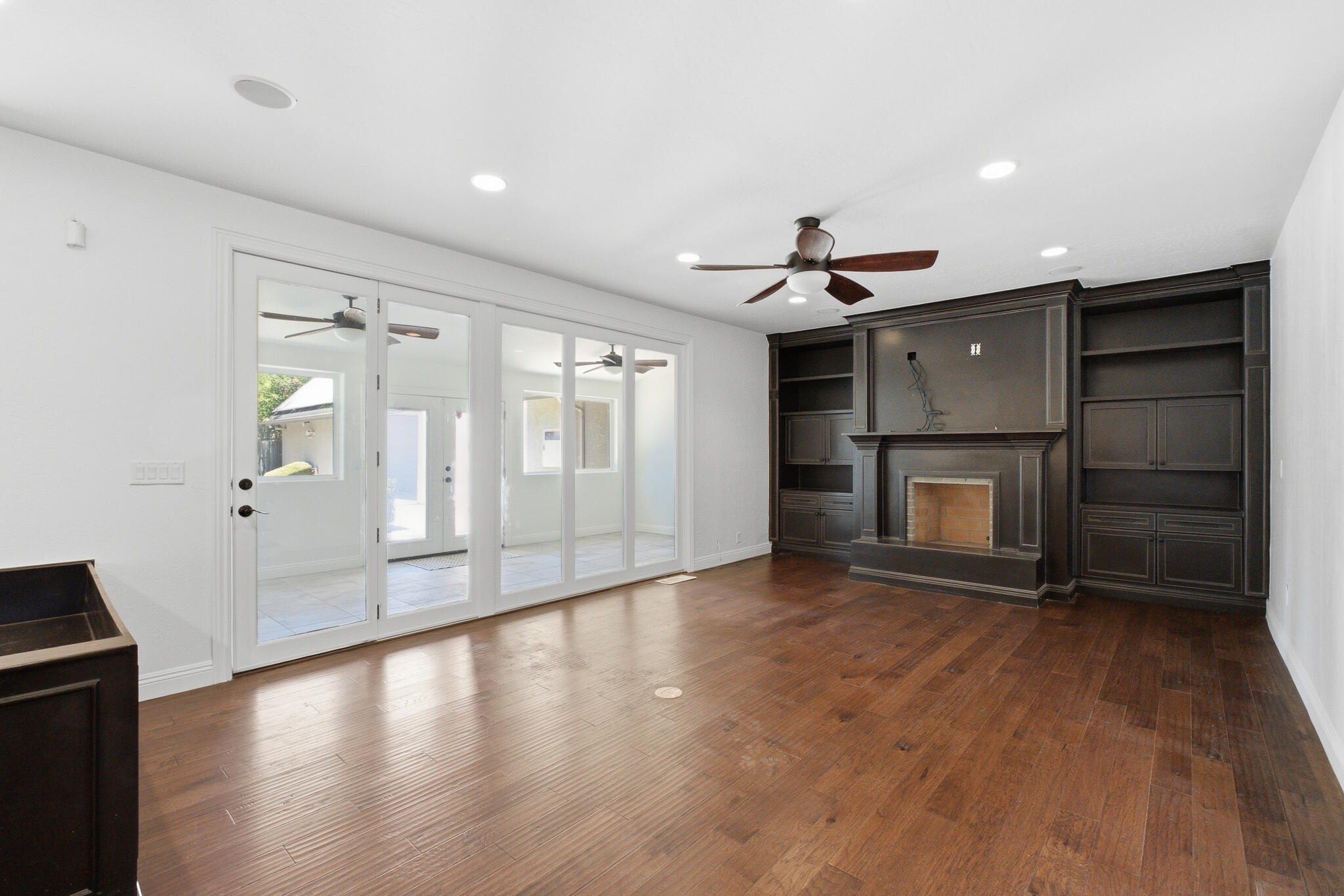 2183 N Linwood St, Visalia, CA 93291