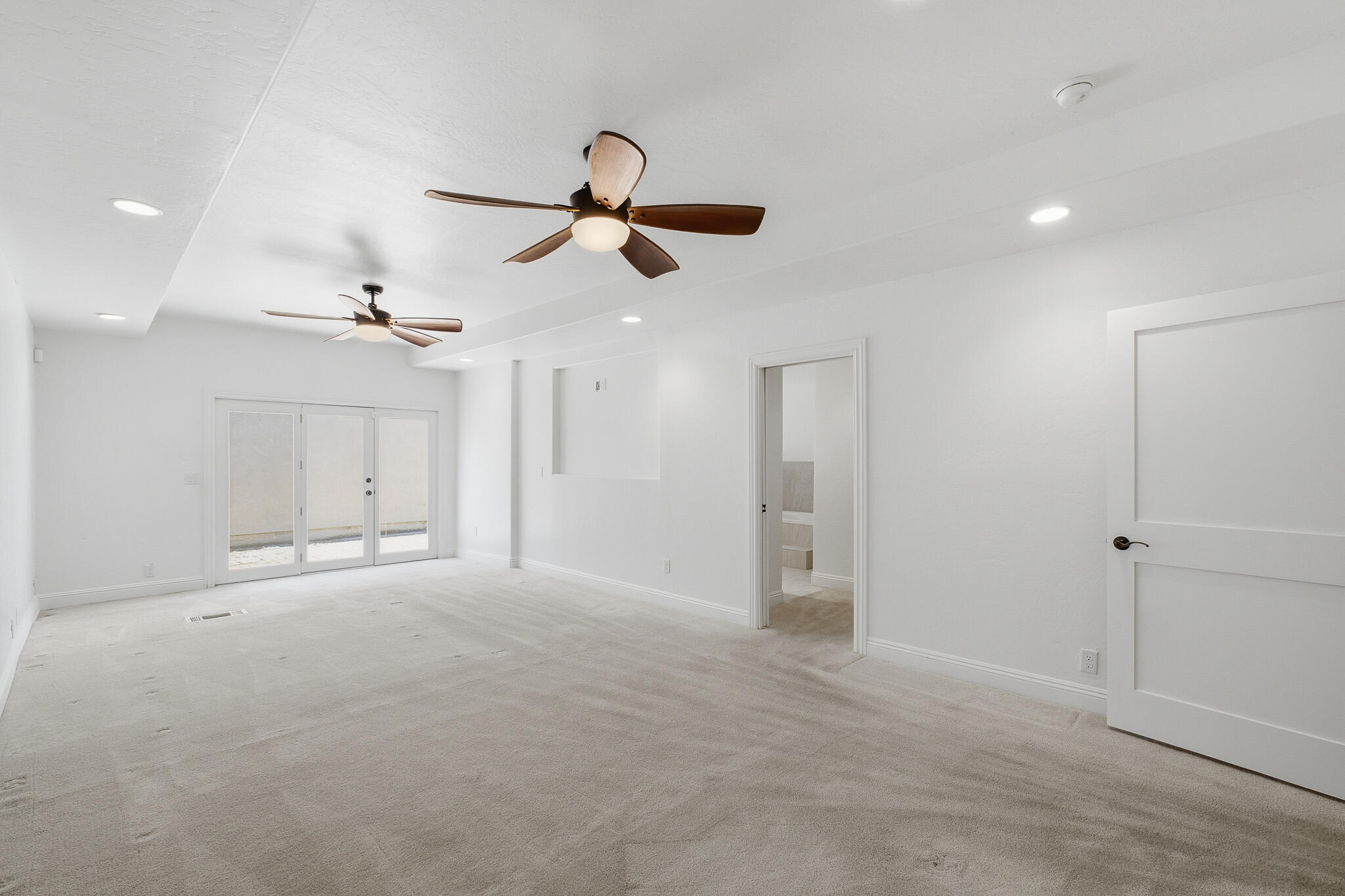 2183 N Linwood St, Visalia, CA 93291