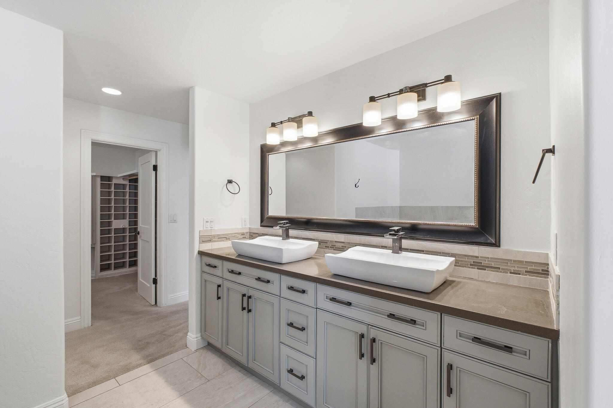 2183 N Linwood St, Visalia, CA 93291