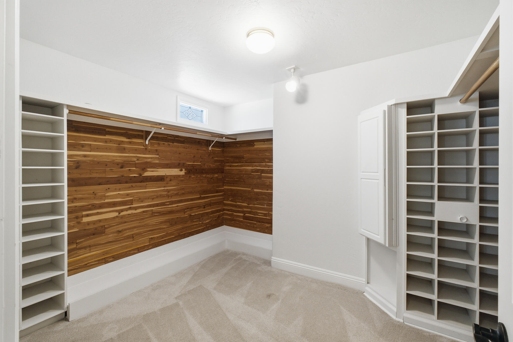 2183 N Linwood St, Visalia, CA 93291