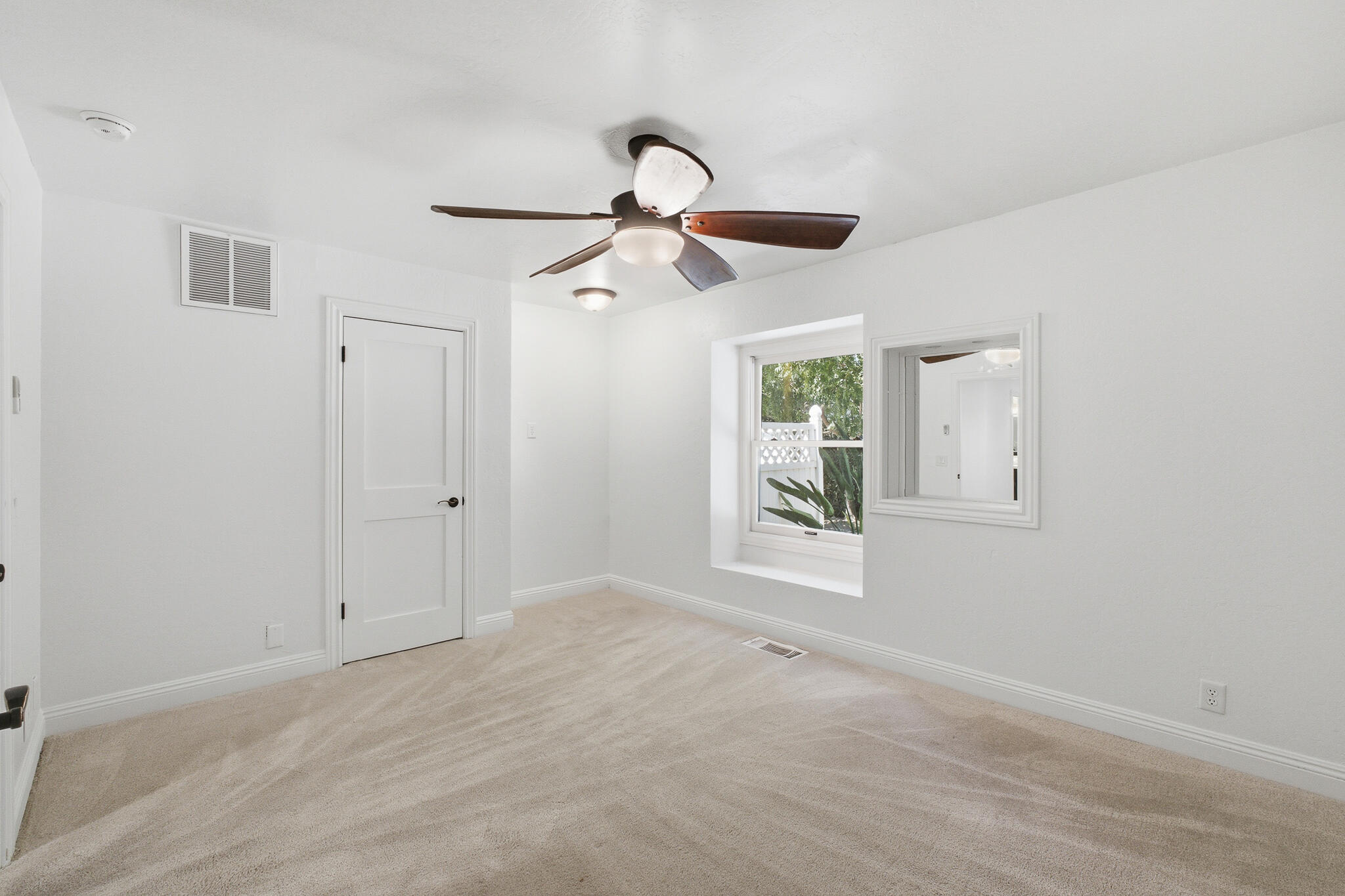 2183 N Linwood St, Visalia, CA 93291