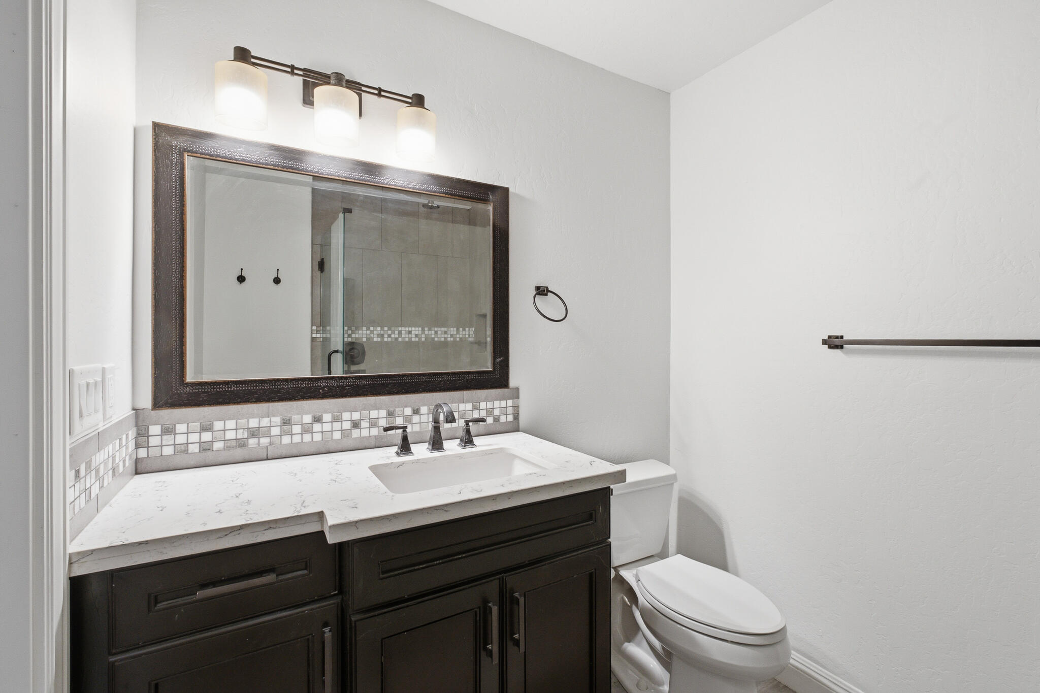 2183 N Linwood St, Visalia, CA 93291
